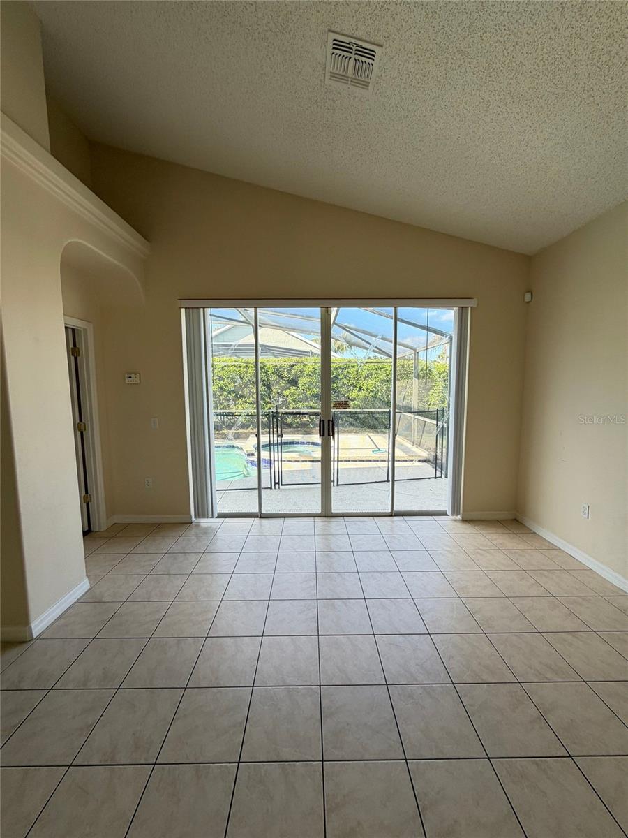 Image 10 of 44 For 16725 Rolling Green Drive