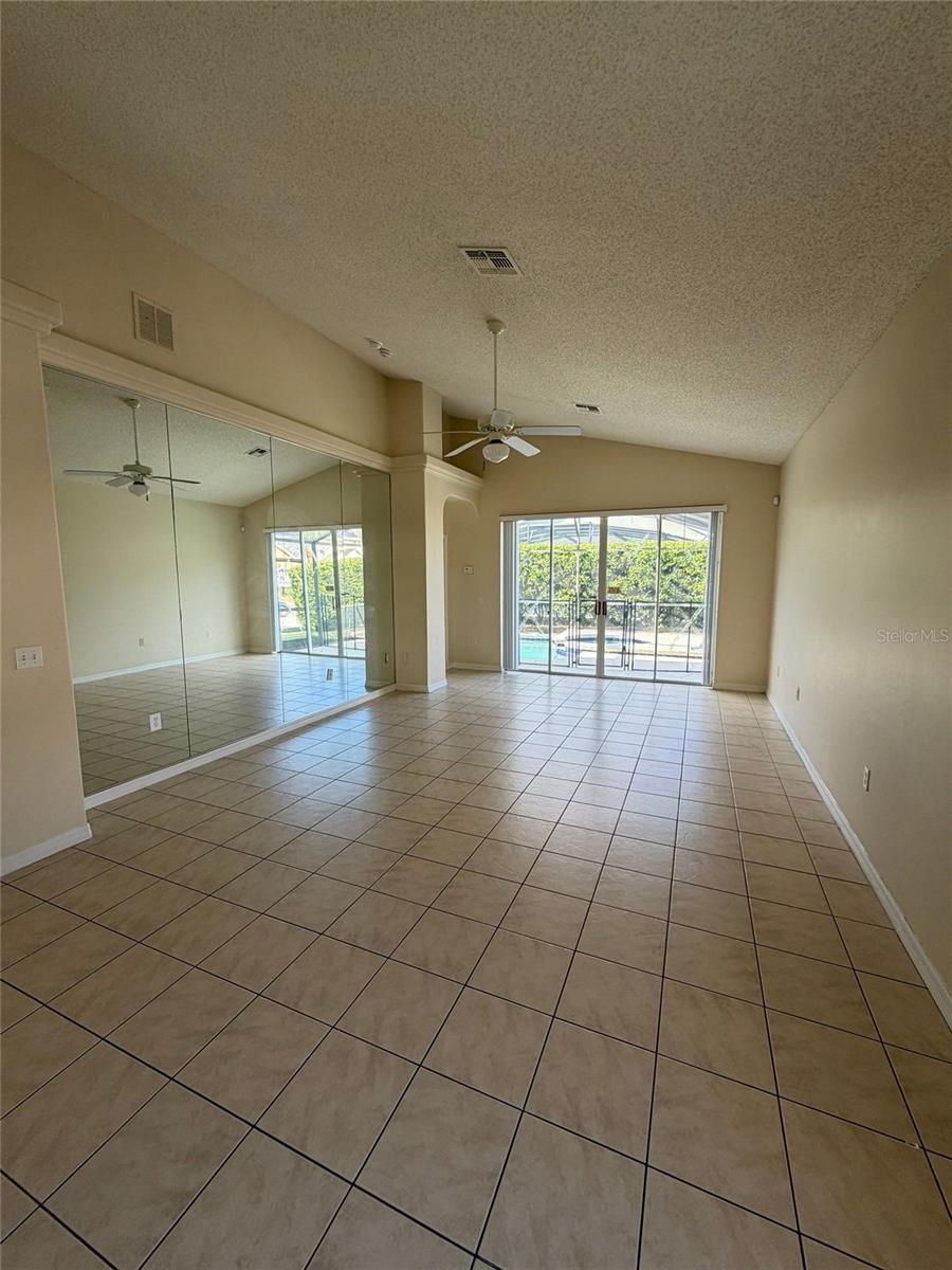 Image 11 of 44 For 16725 Rolling Green Drive