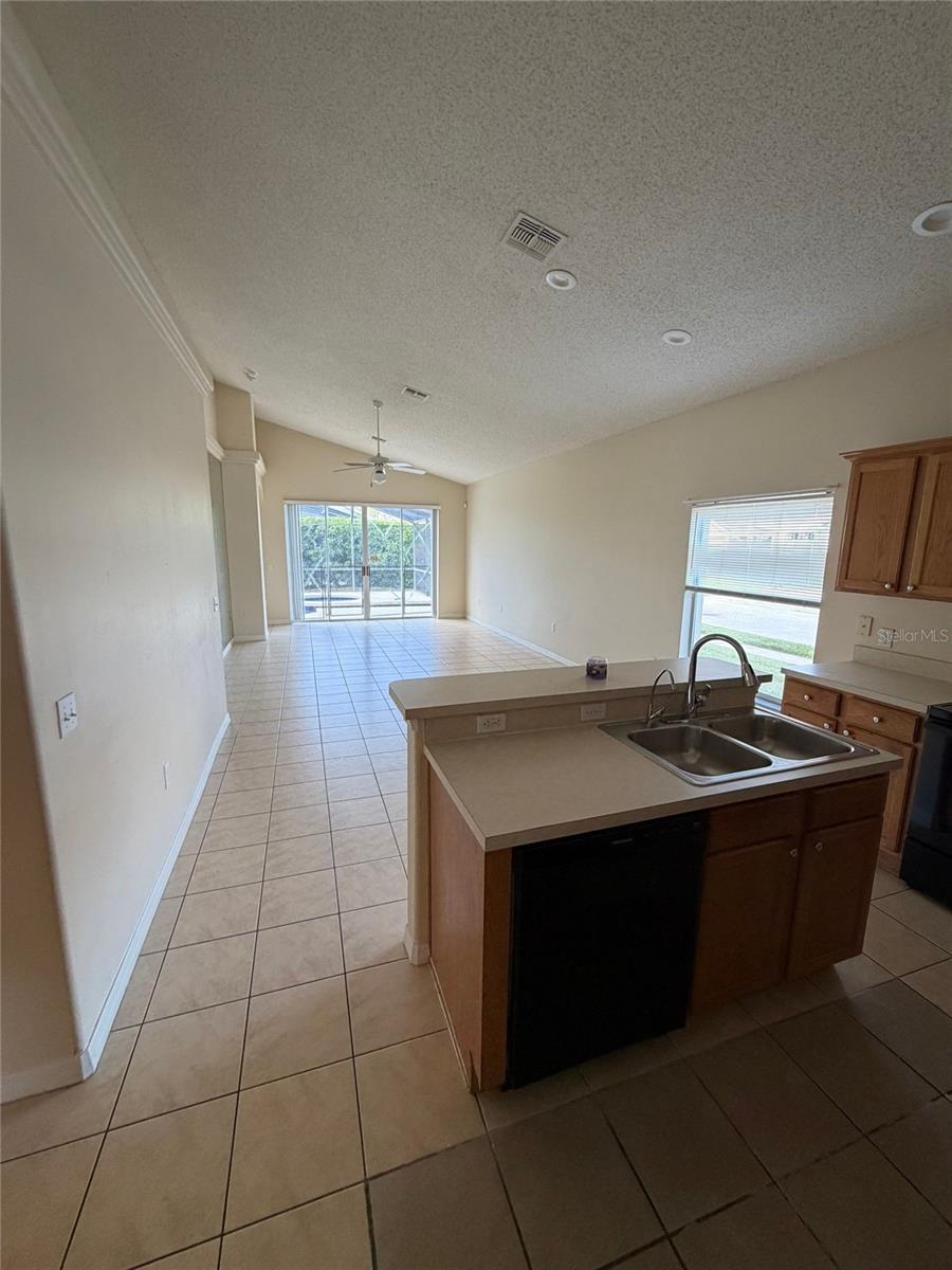 Image 14 of 44 For 16725 Rolling Green Drive