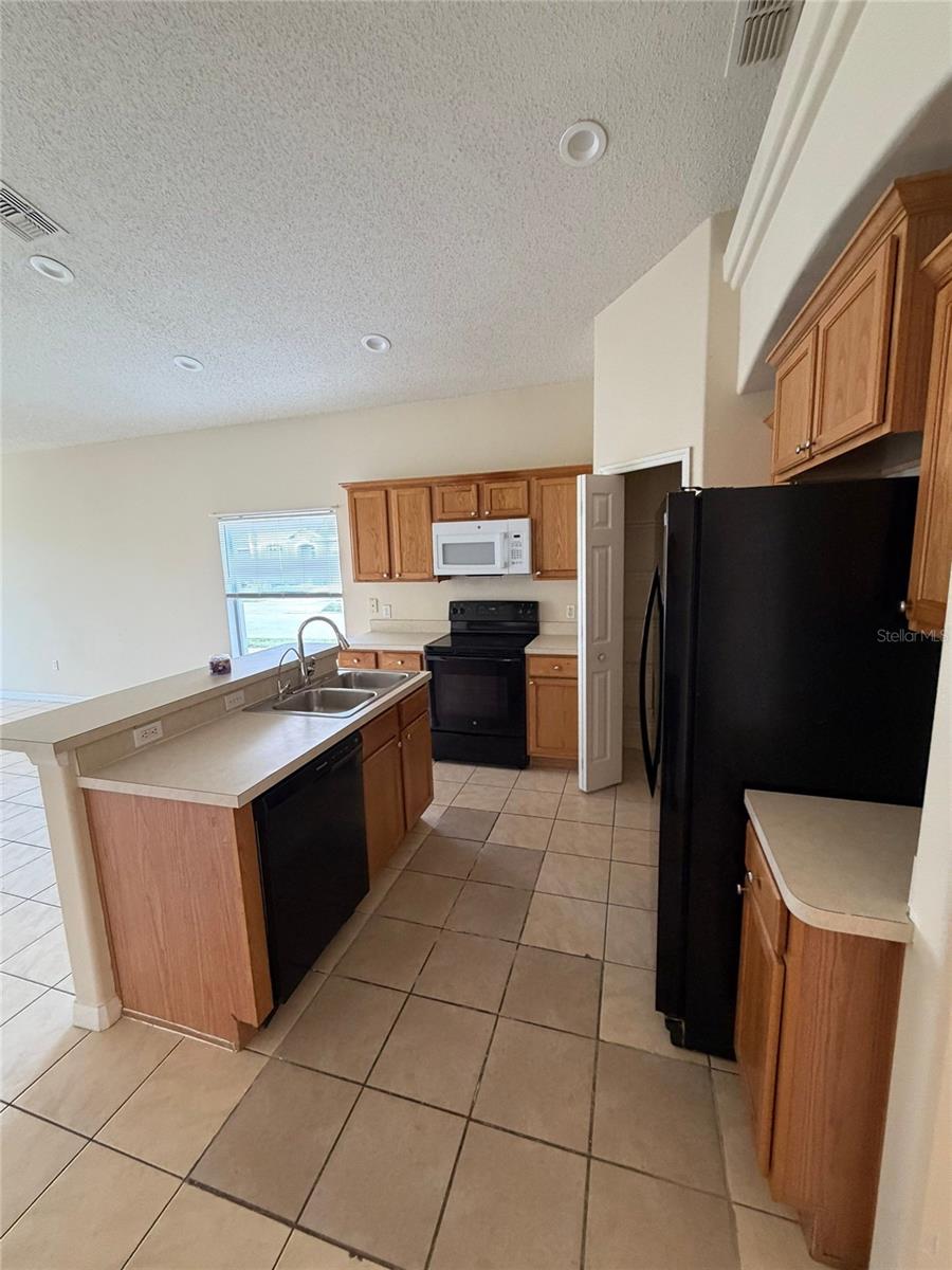 Image 15 of 44 For 16725 Rolling Green Drive