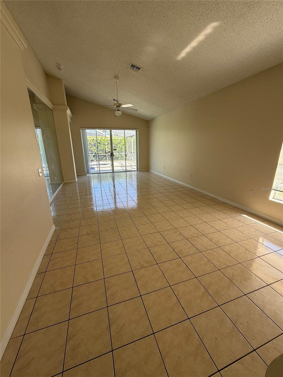 Image 16 of 44 For 16725 Rolling Green Drive