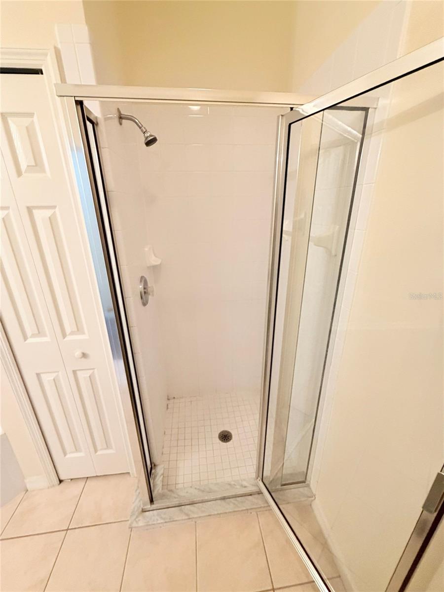 Image 18 of 44 For 16725 Rolling Green Drive