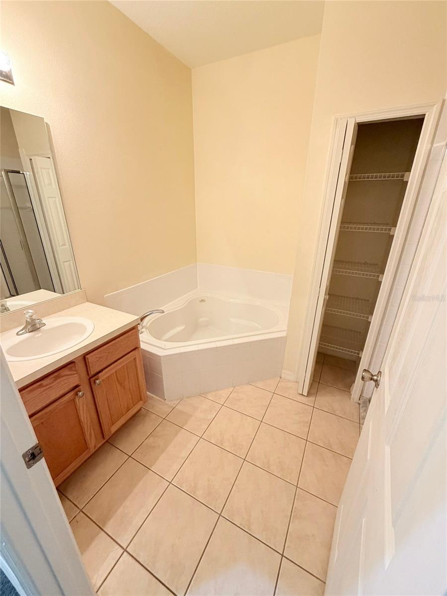 Image 20 of 44 For 16725 Rolling Green Drive