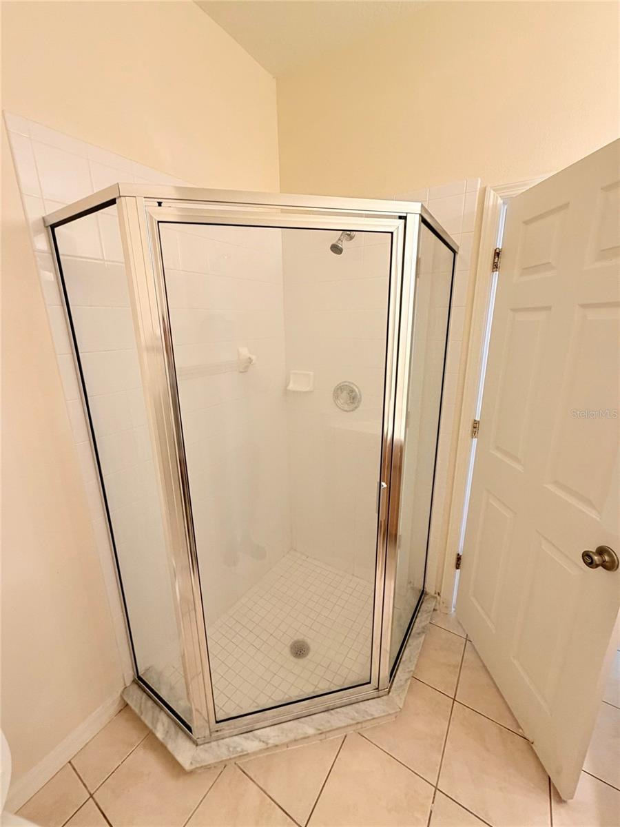 Image 28 of 44 For 16725 Rolling Green Drive