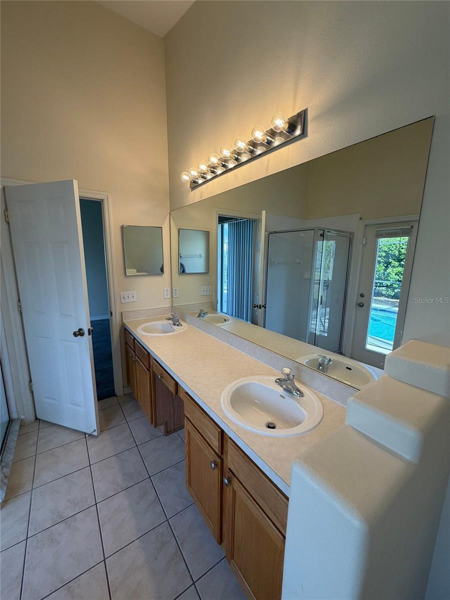 Image 31 of 44 For 16725 Rolling Green Drive