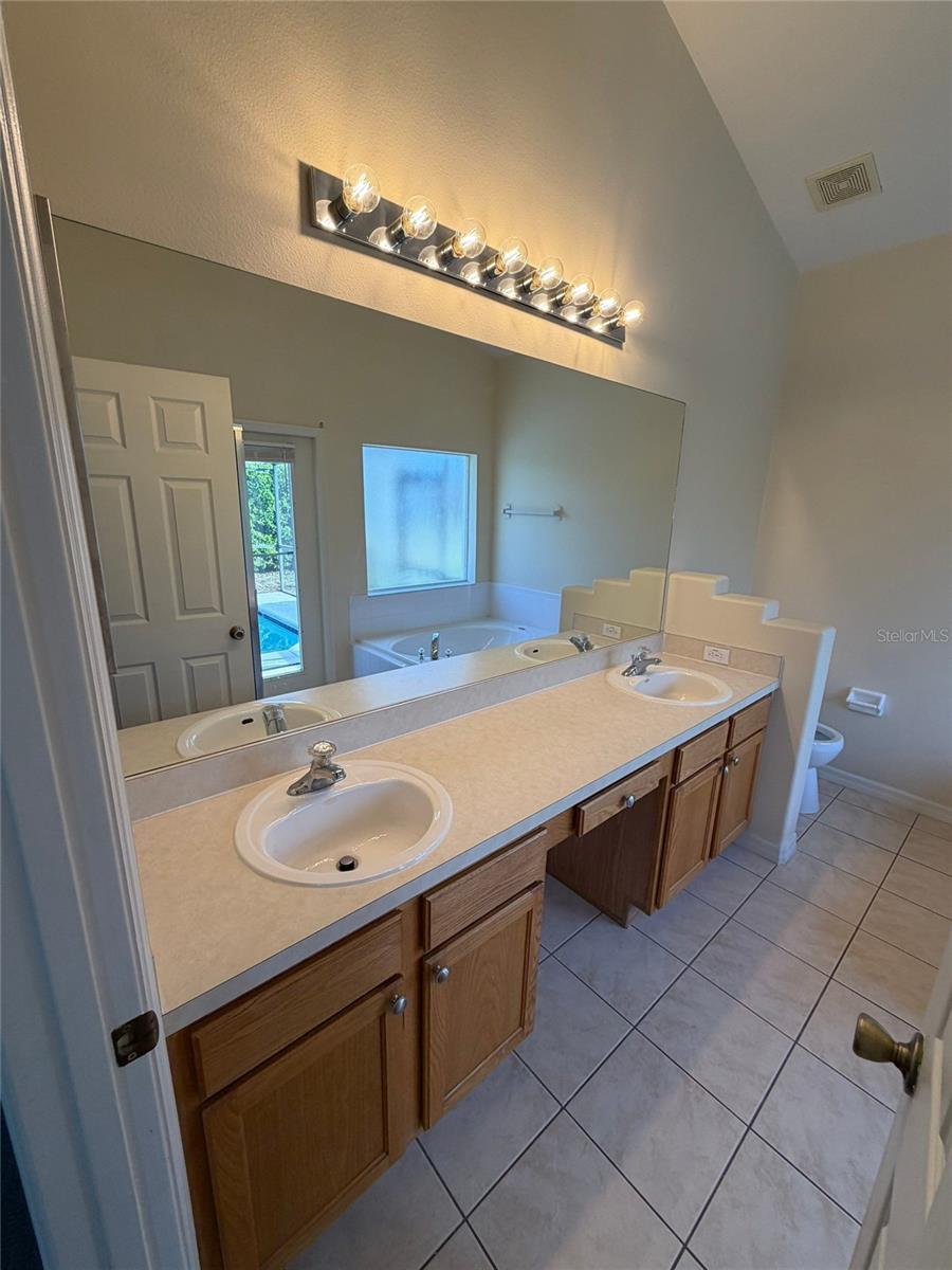 Image 35 of 44 For 16725 Rolling Green Drive