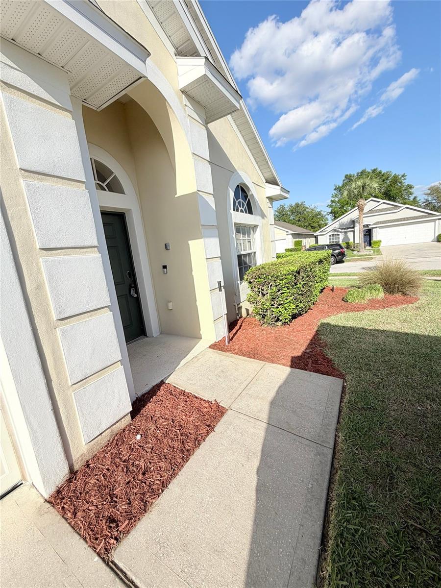 Image 4 of 44 For 16725 Rolling Green Drive