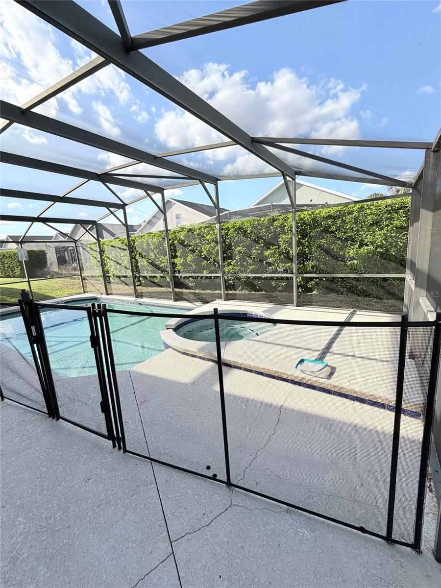 Image 40 of 44 For 16725 Rolling Green Drive