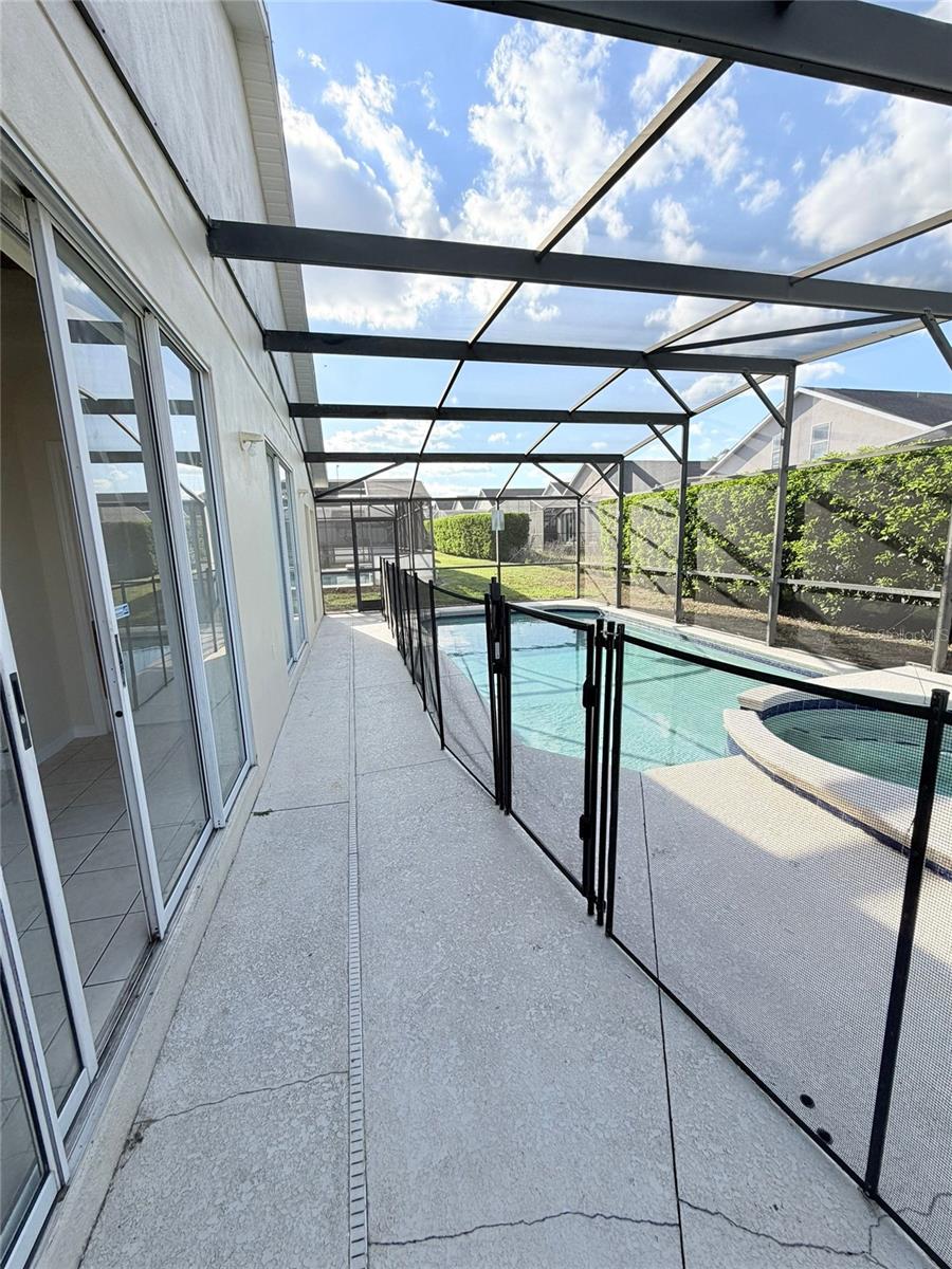 Image 43 of 44 For 16725 Rolling Green Drive