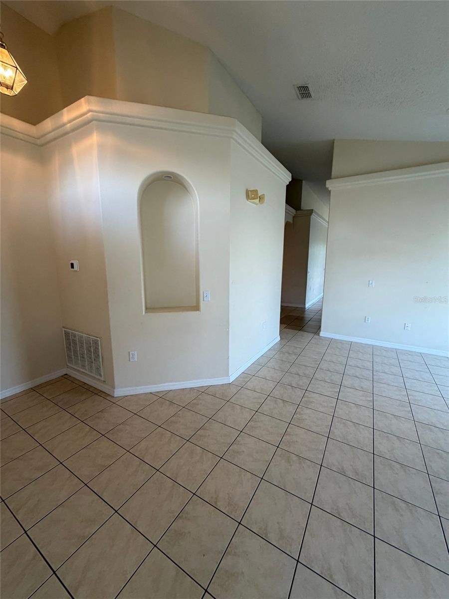 Image 7 of 44 For 16725 Rolling Green Drive