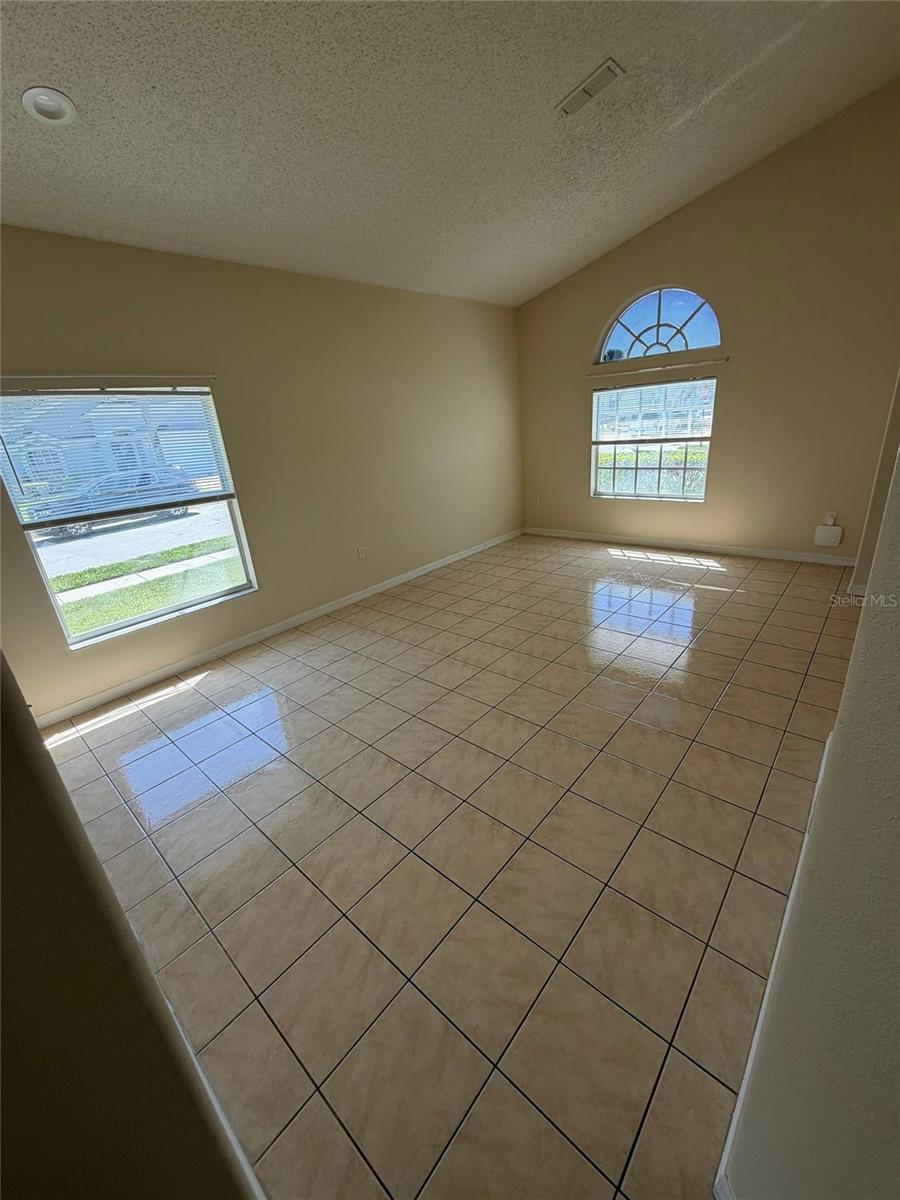 Image 8 of 44 For 16725 Rolling Green Drive