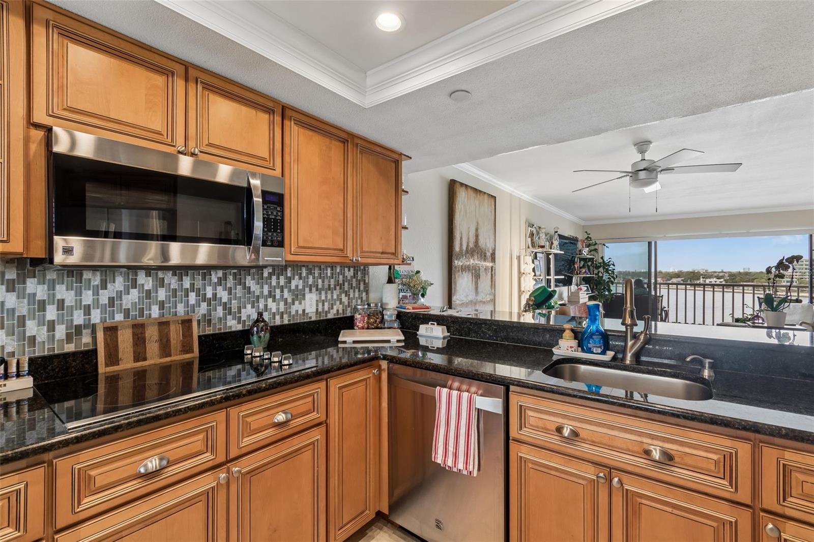 Image 11 of 47 For 2 Adalia Avenue 704