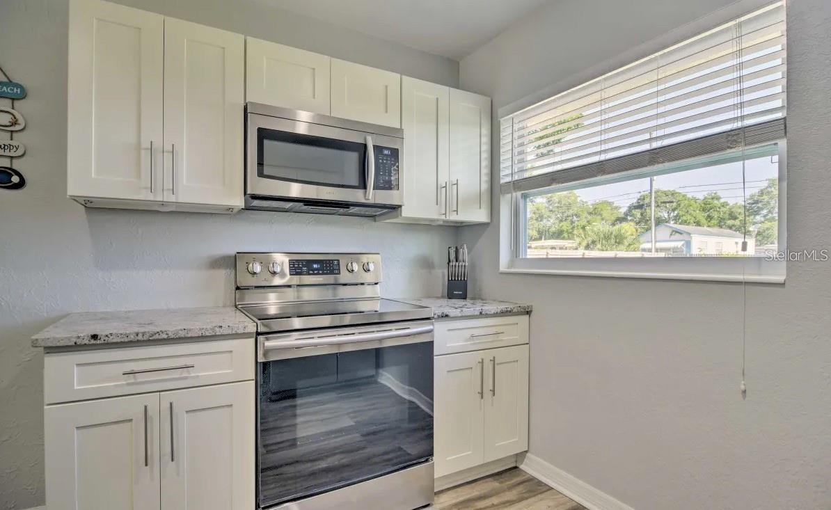 Image 7 of 23 For 10569 86th Avenue