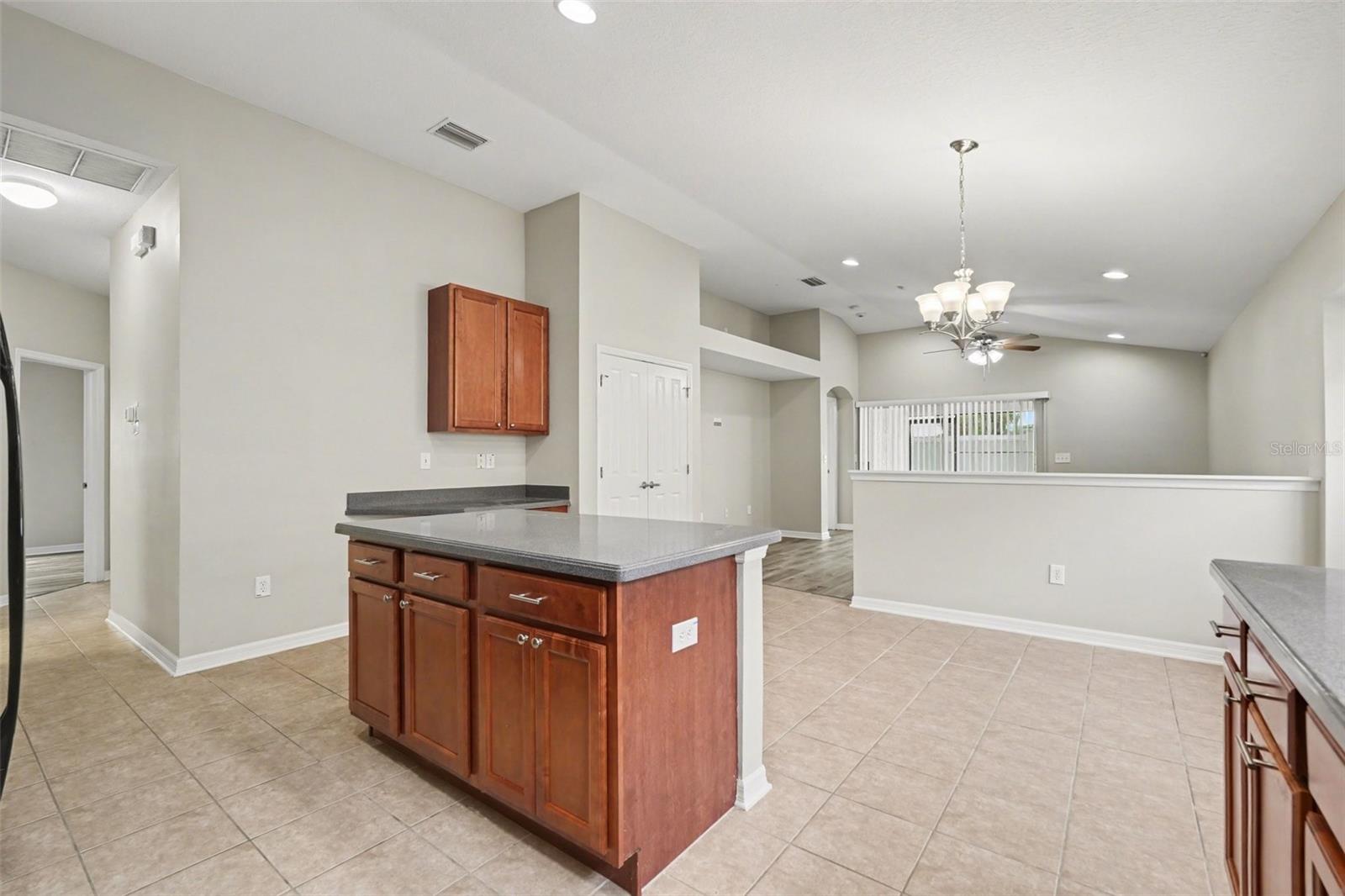 Listing photo id 8 for 433 Down Pine Drive