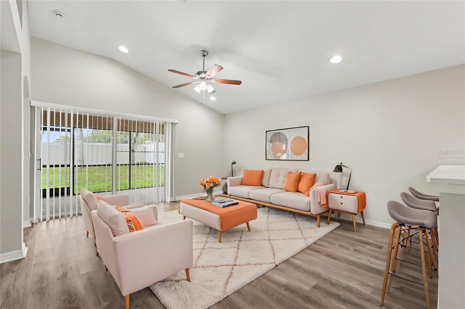 Listing photo id 9 for 433 Down Pine Drive