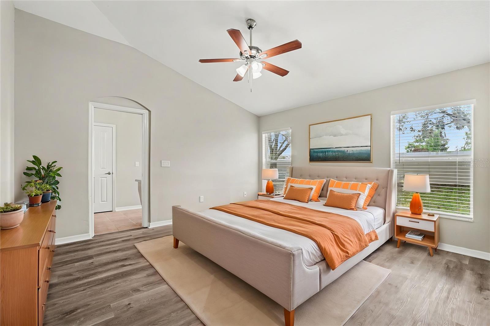 Listing photo id 12 for 433 Down Pine Drive