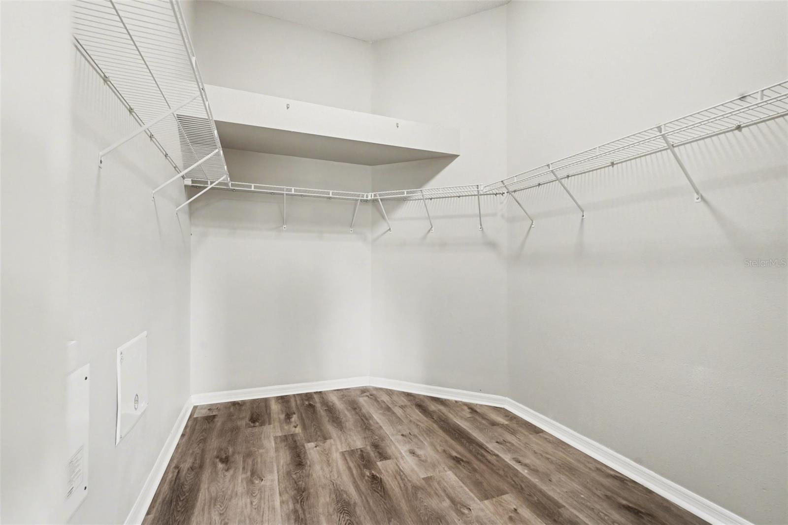 Listing photo id 15 for 433 Down Pine Drive