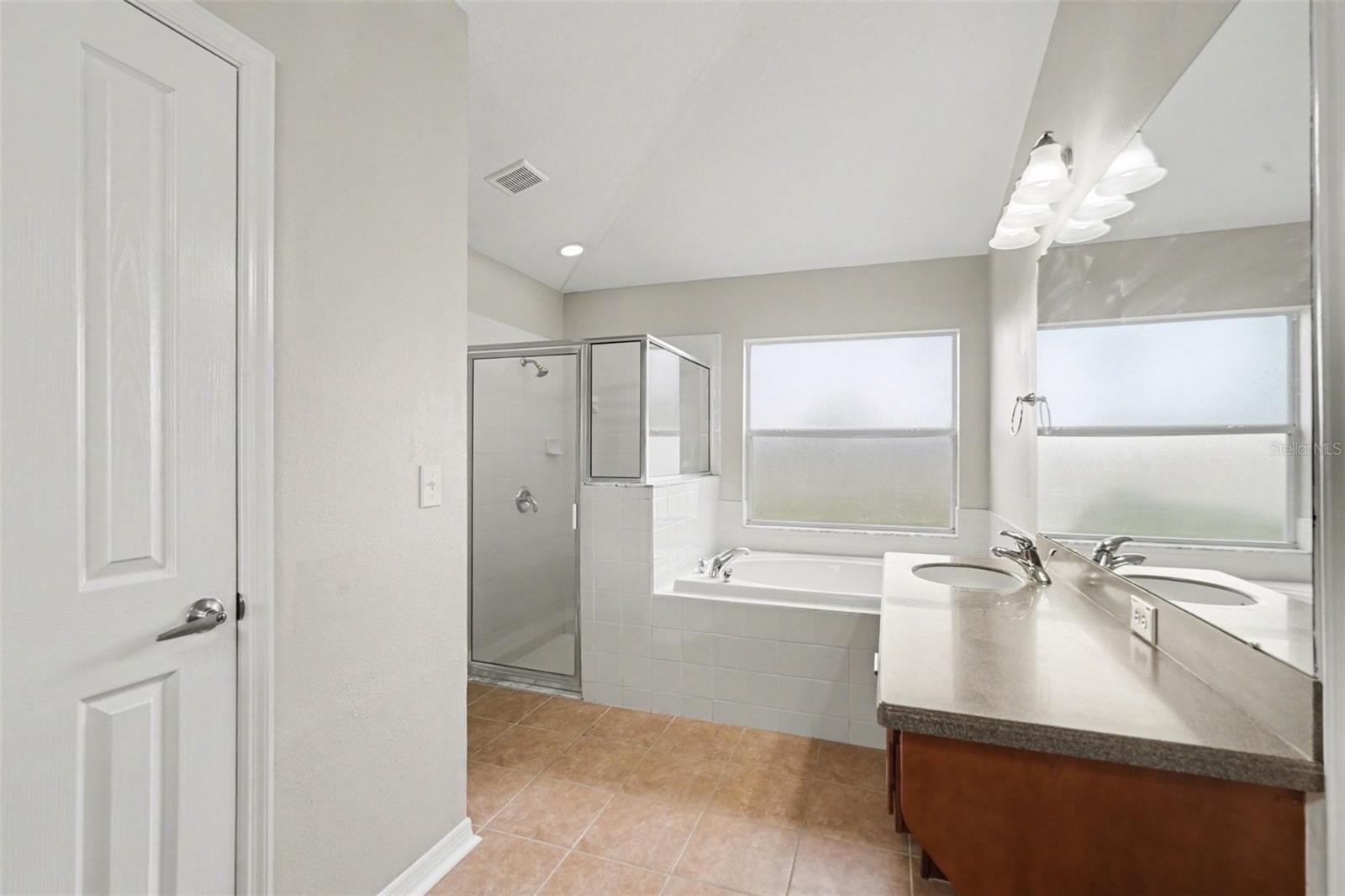 Listing photo id 16 for 433 Down Pine Drive