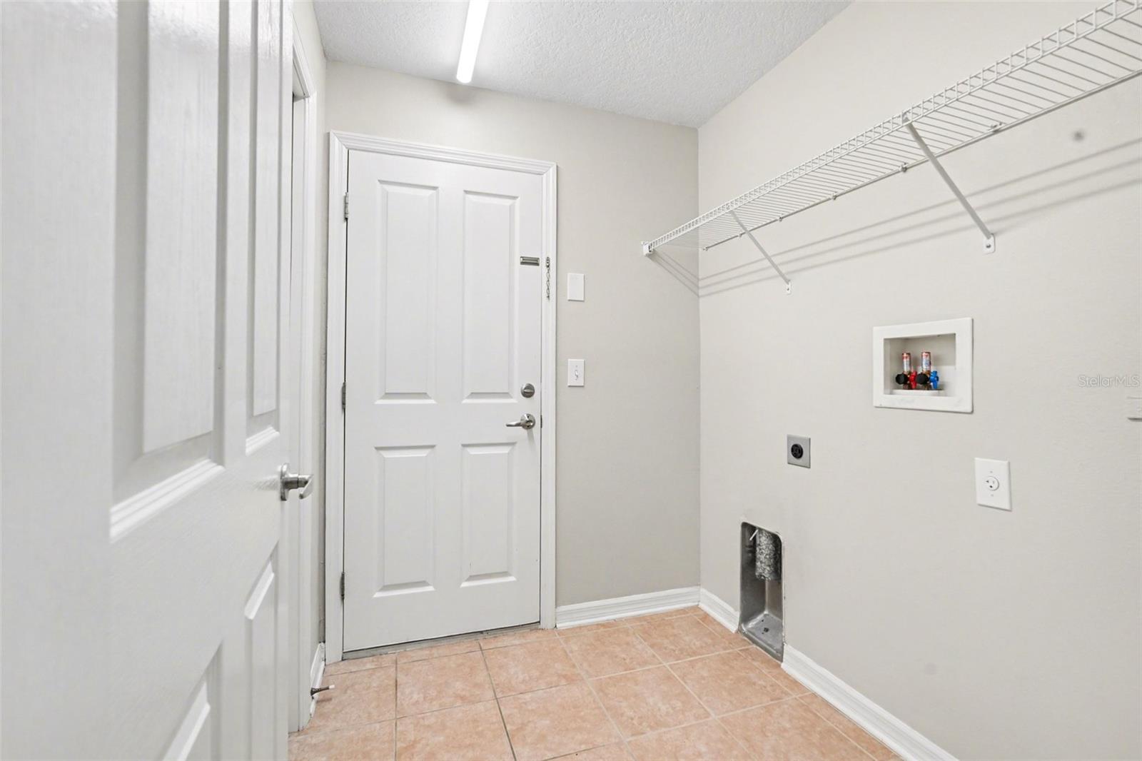 Listing photo id 17 for 433 Down Pine Drive