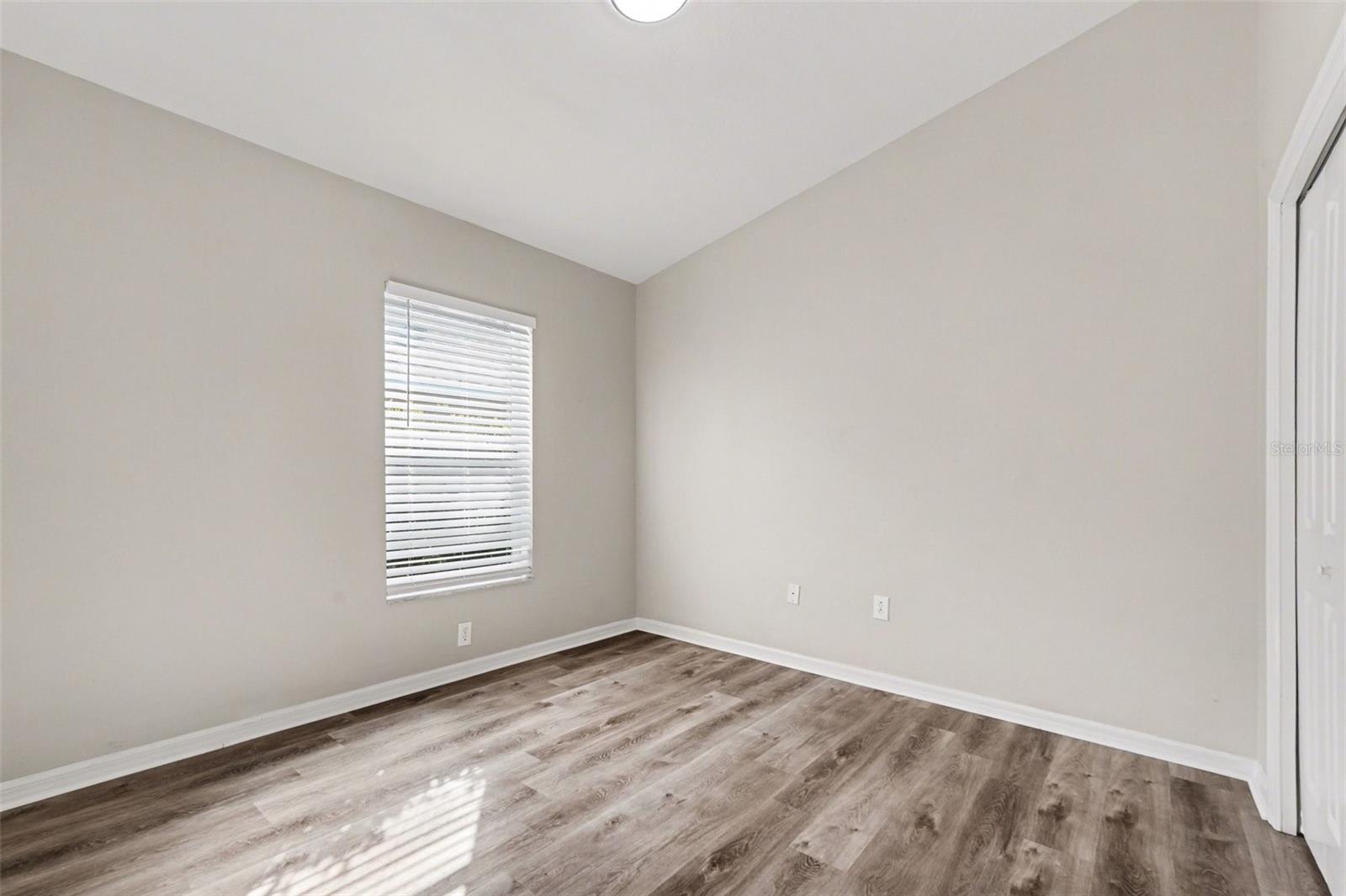 Listing photo id 20 for 433 Down Pine Drive