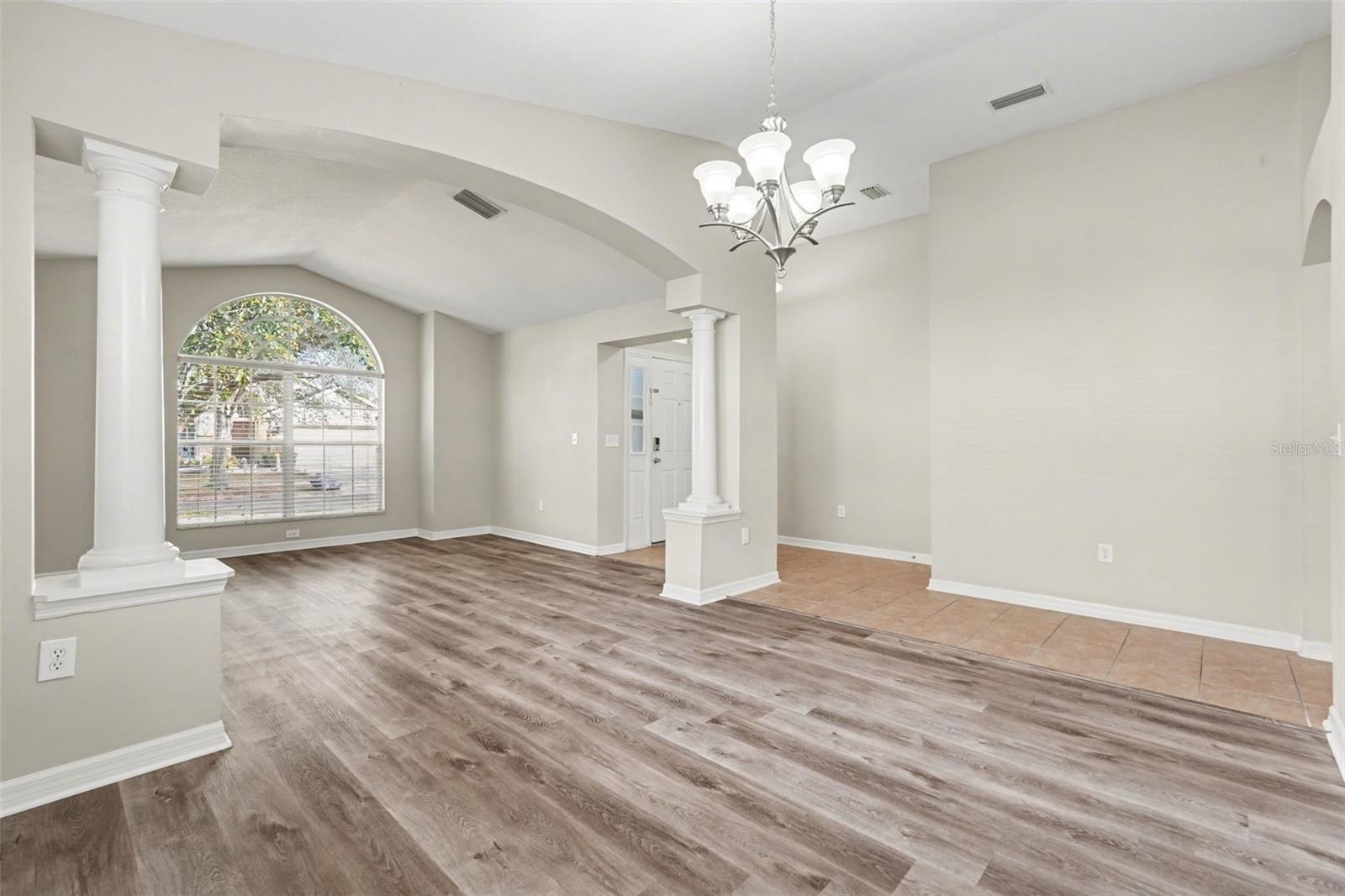 Listing photo id 2 for 433 Down Pine Drive