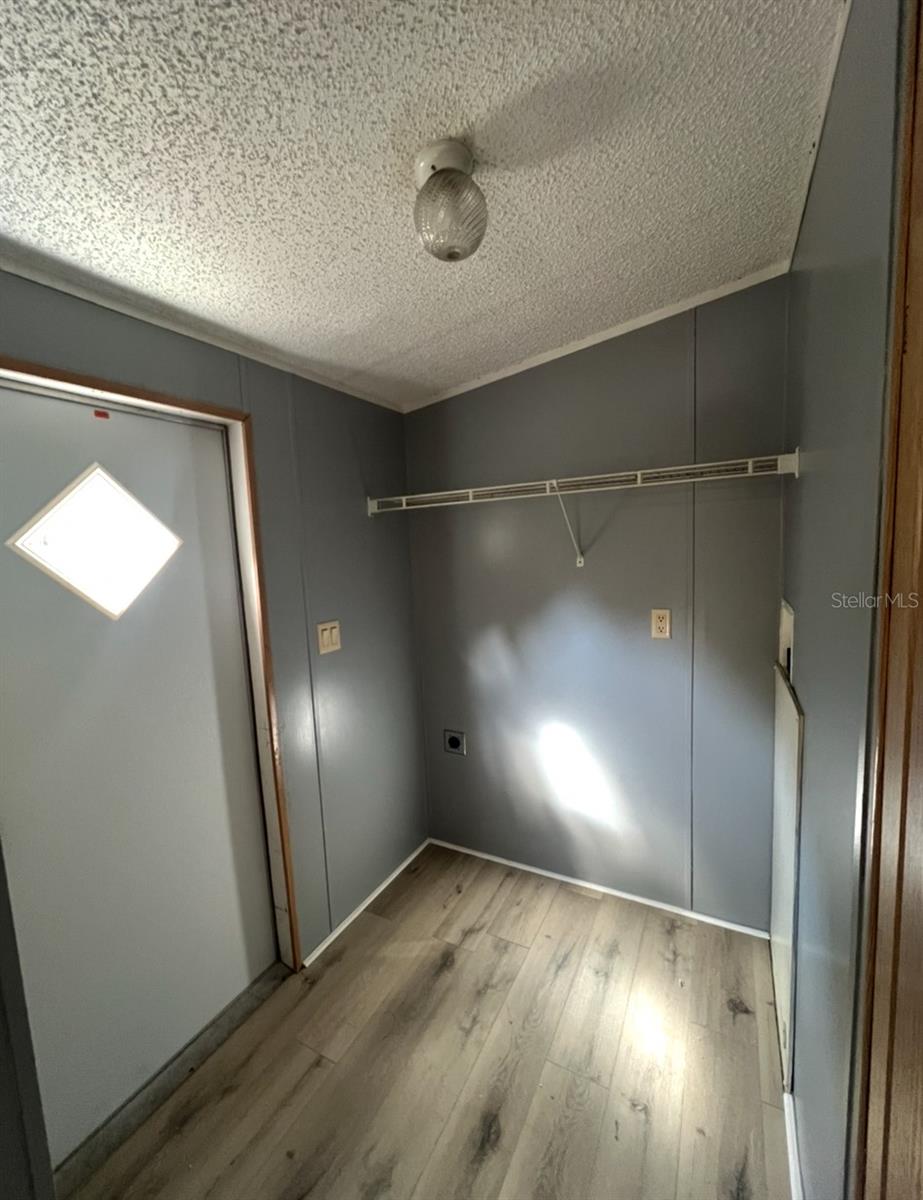 Image 23 of 24 For 13535 Grandville Avenue