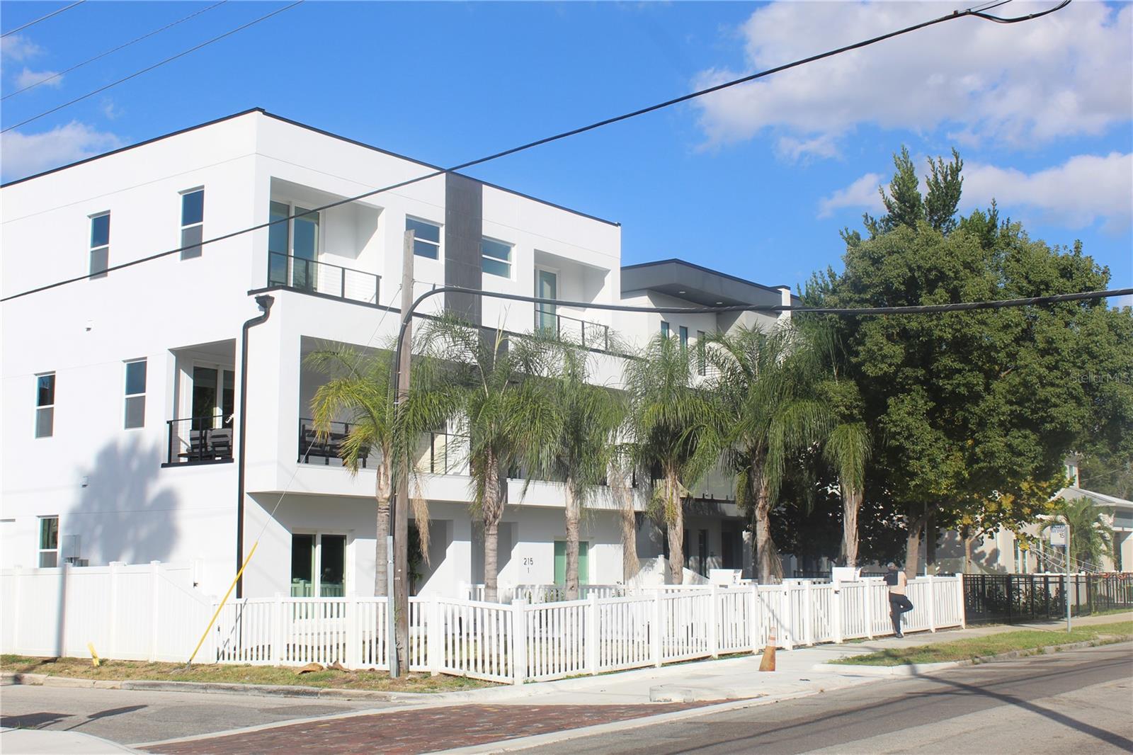 Listing photo id 14 for 414 - 418 Emily Street