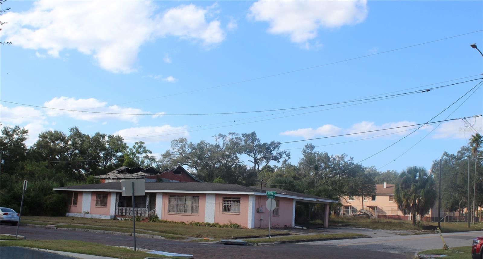 Listing photo id 20 for 414 - 418 Emily Street