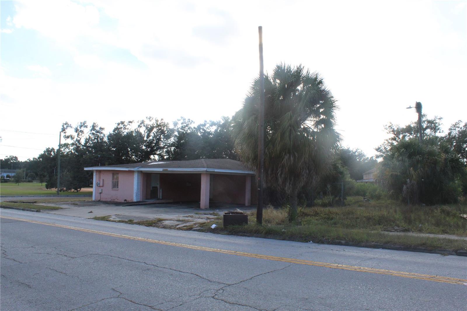 Listing photo id 22 for 414 - 418 Emily Street