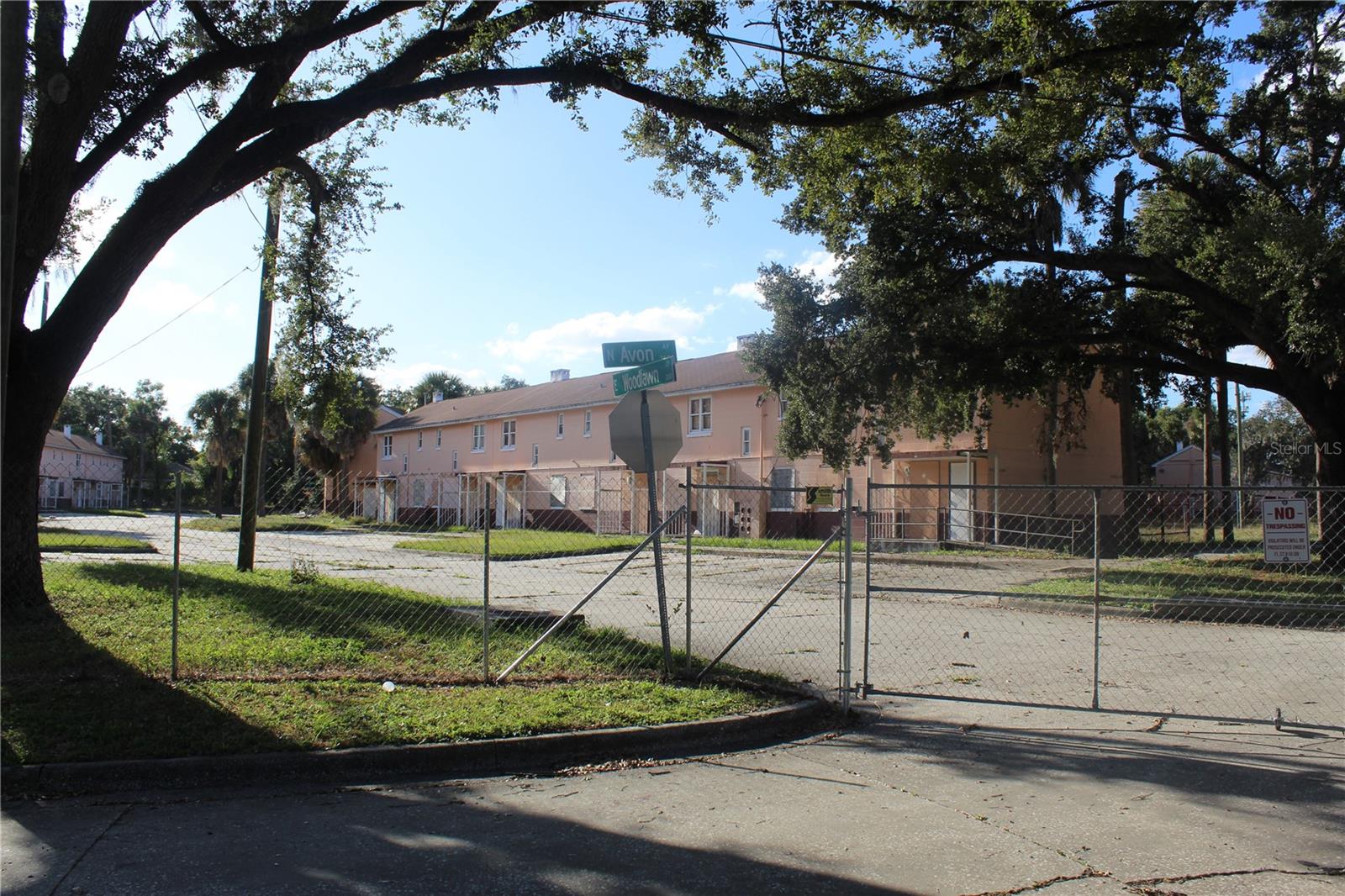 Listing photo id 31 for 414 - 418 Emily Street