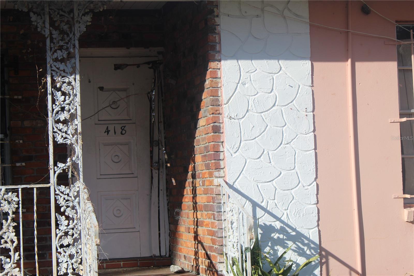 Listing photo id 32 for 414 - 418 Emily Street