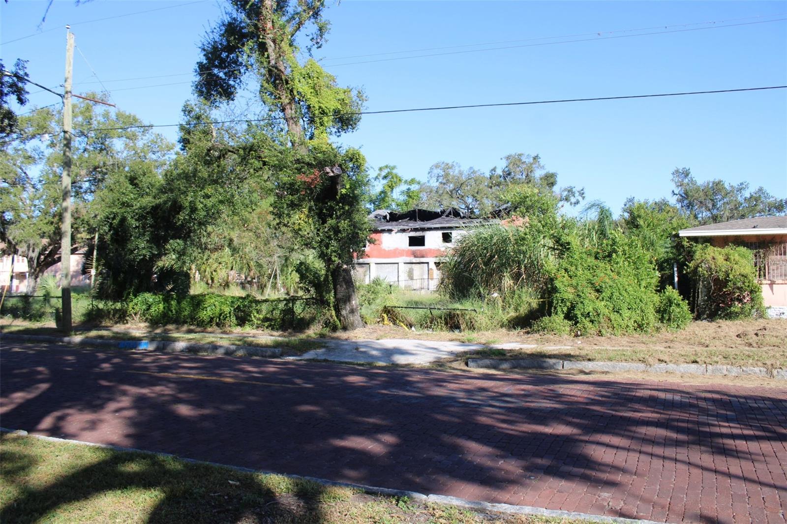 Listing photo id 34 for 414 - 418 Emily Street