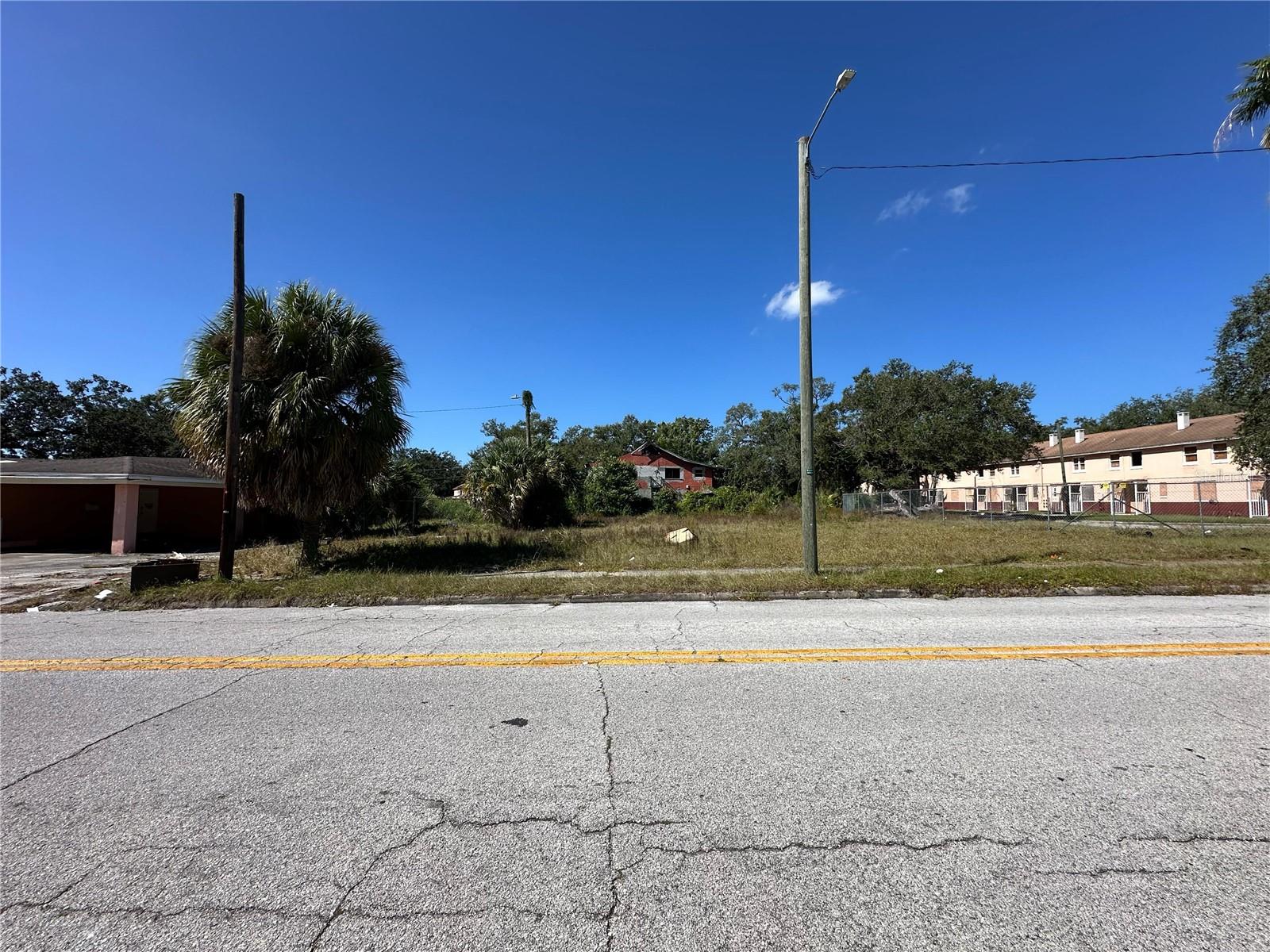 Listing photo id 36 for 414 - 418 Emily Street