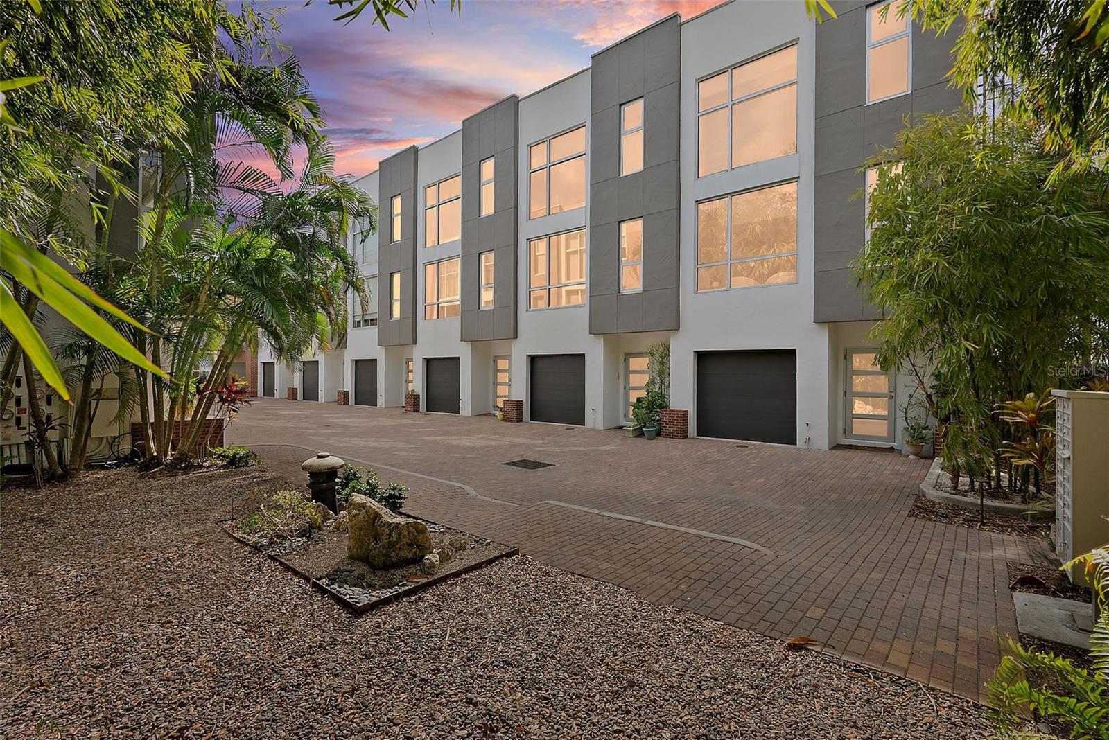 Image 18 of 31 For 325 5th Avenue S 10