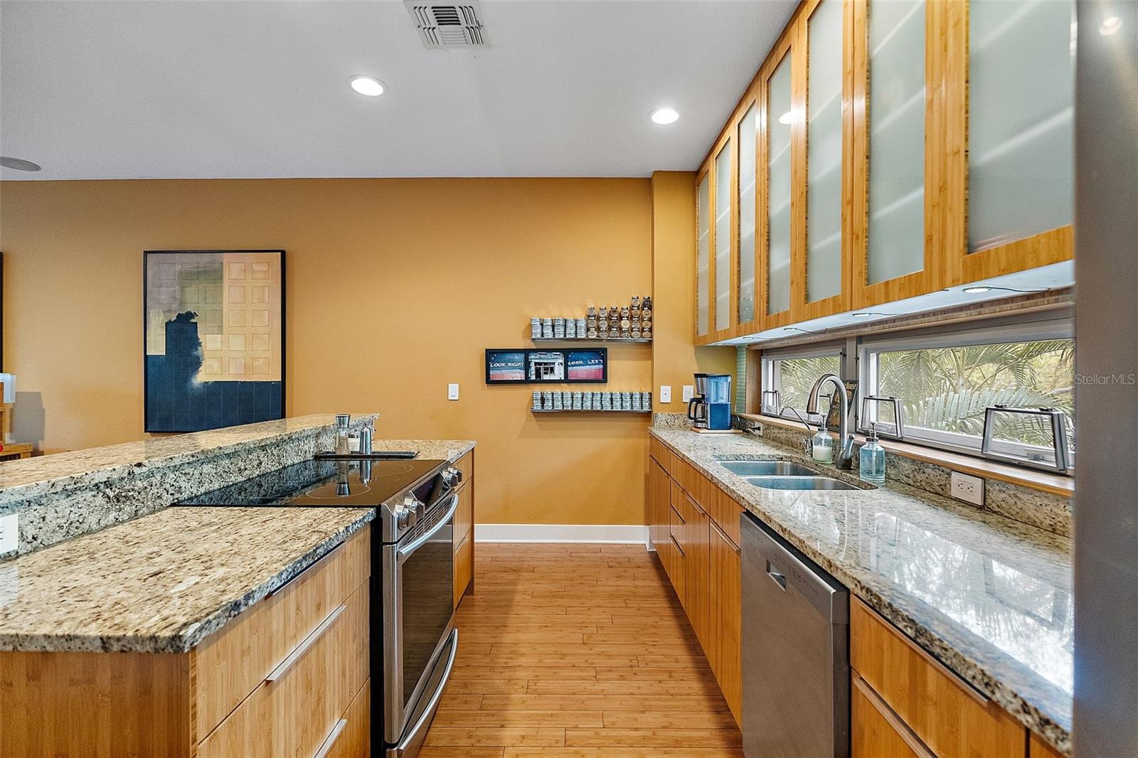 Image 22 of 31 For 325 5th Avenue S 10