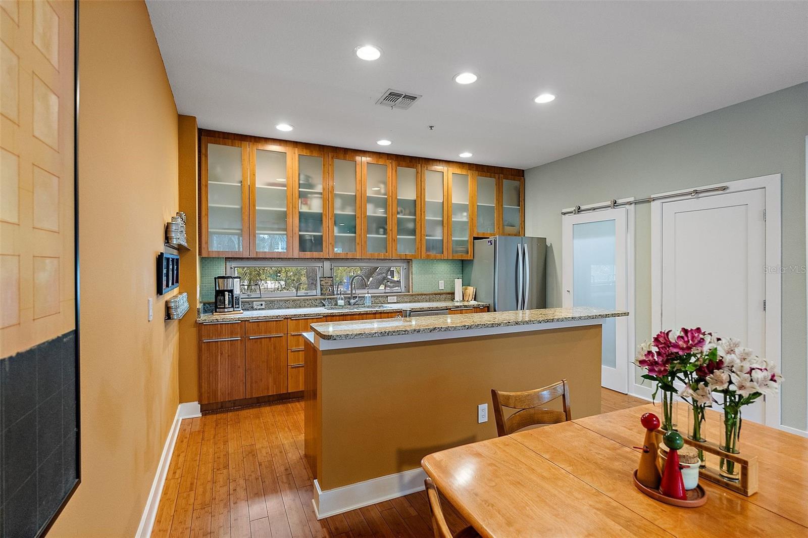 Image 23 of 31 For 325 5th Avenue S 10