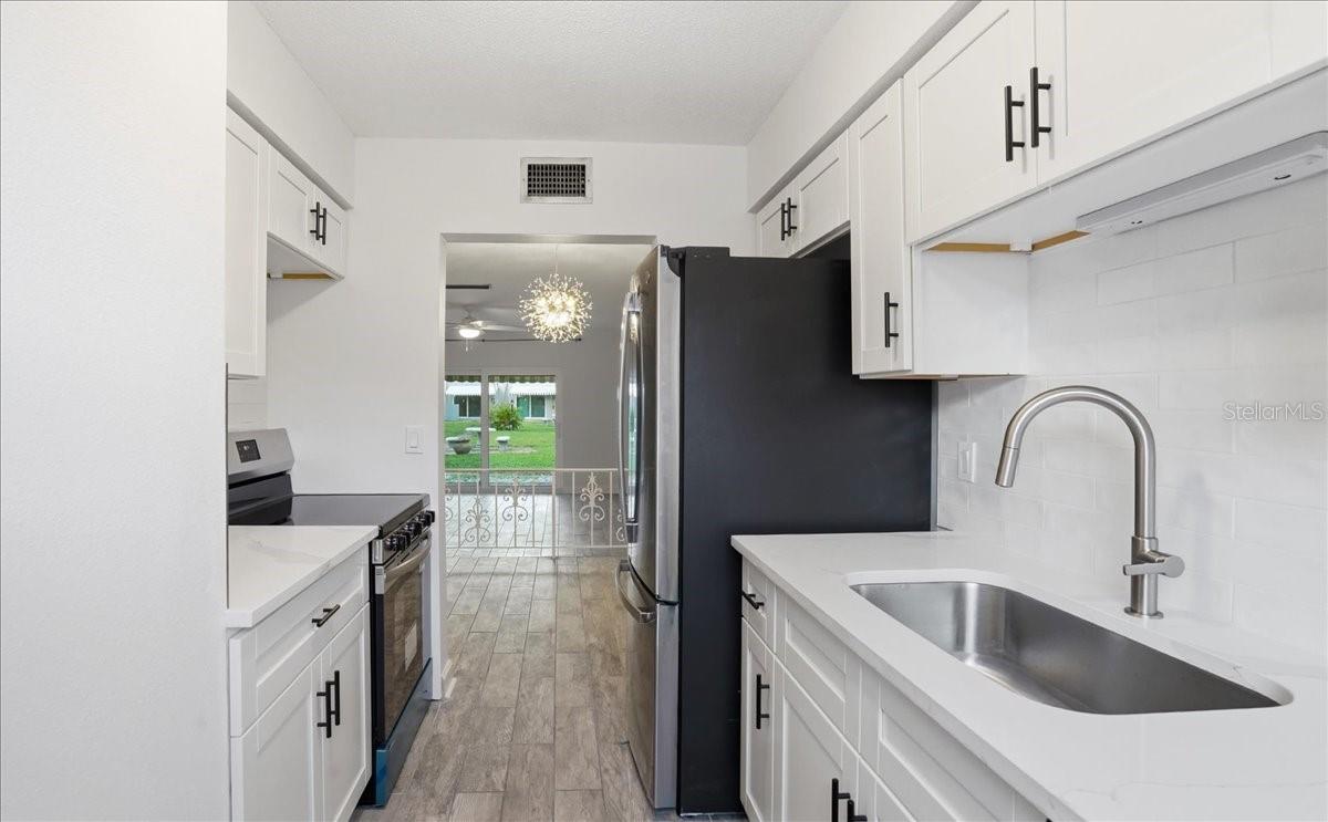 Image 12 of 41 For 6927 Place De La Paix  6927