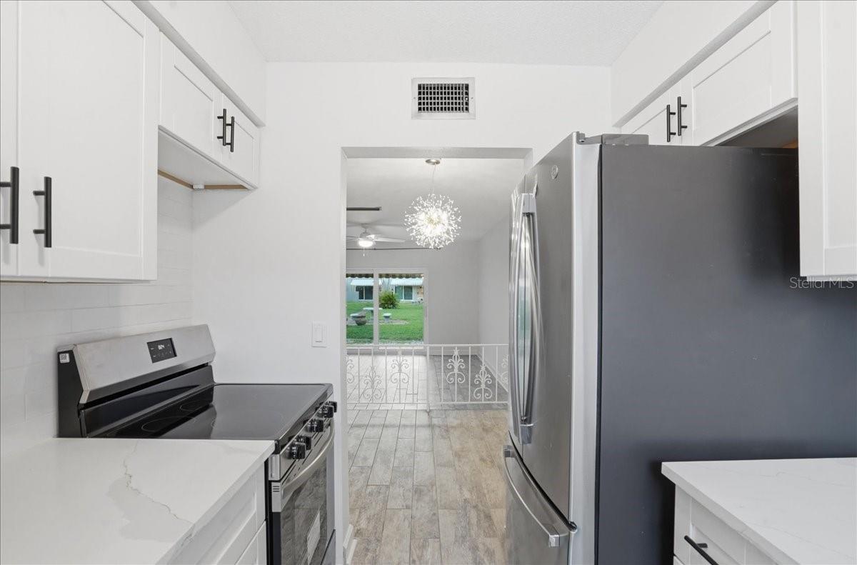 Image 13 of 41 For 6927 Place De La Paix  6927