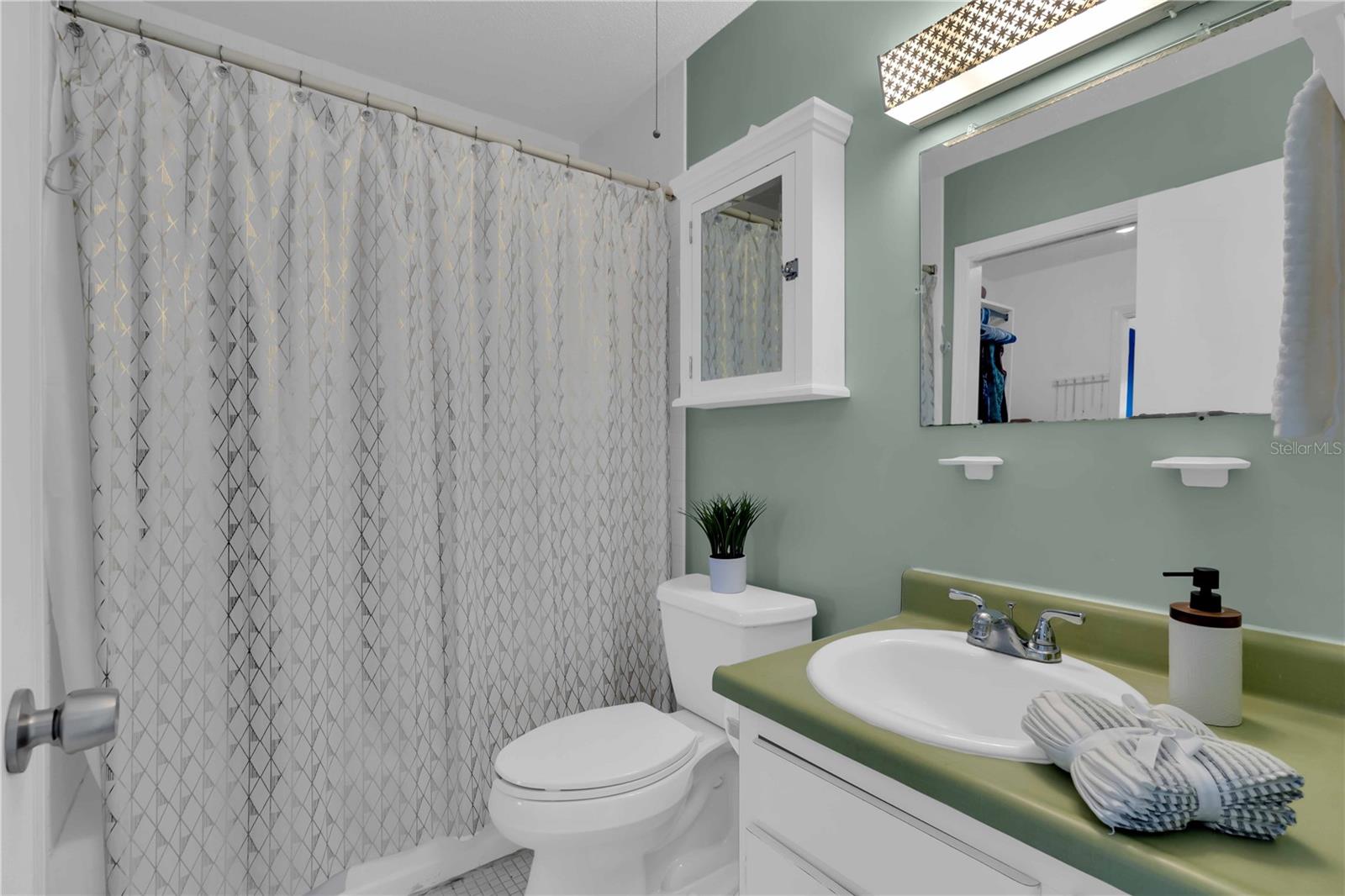 Image 20 of 41 For 6927 Place De La Paix  6927