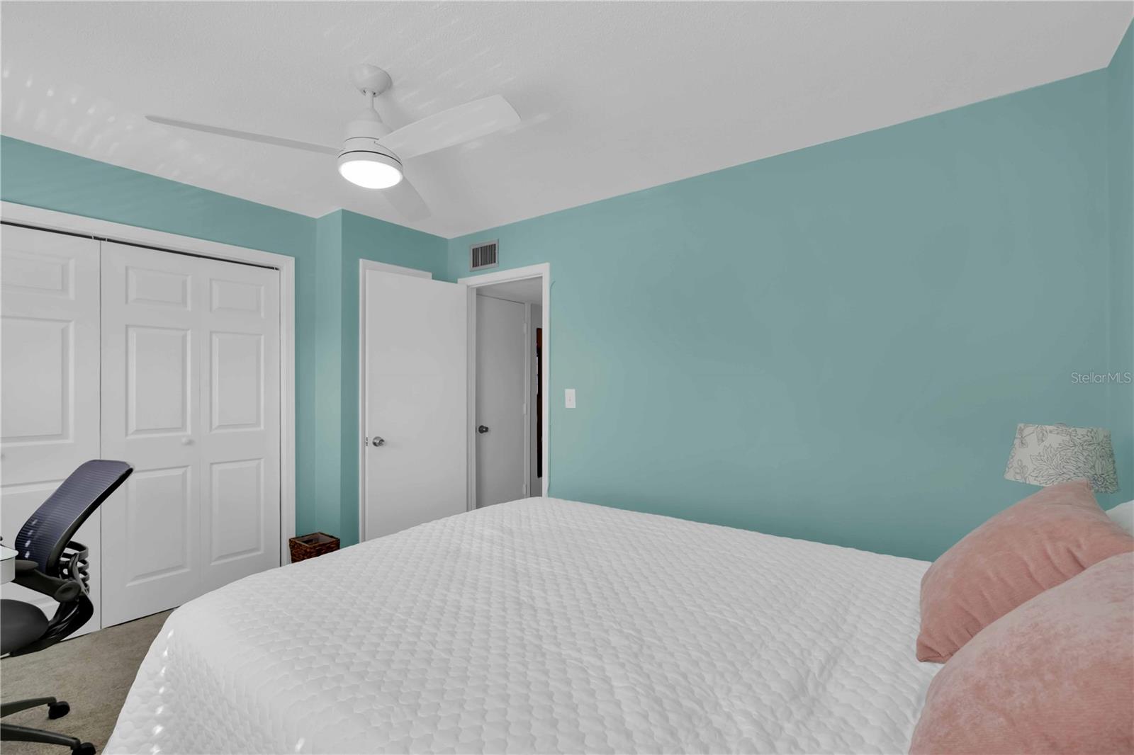 Image 21 of 41 For 6927 Place De La Paix  6927