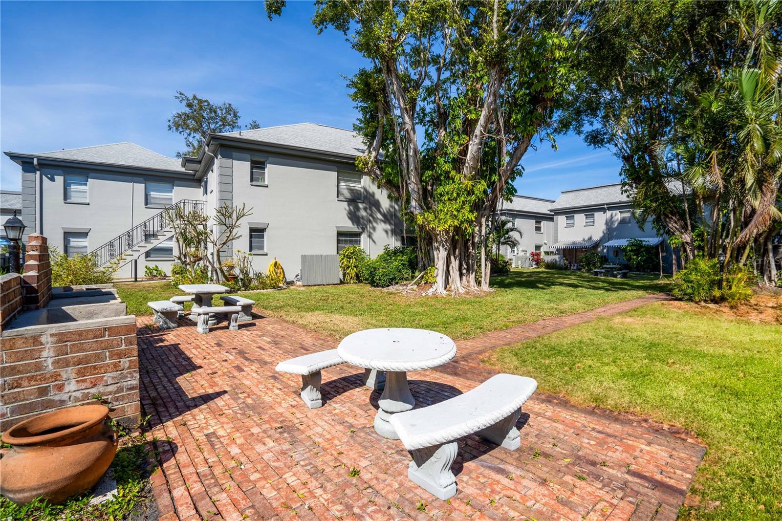 Image 25 of 41 For 6927 Place De La Paix  6927