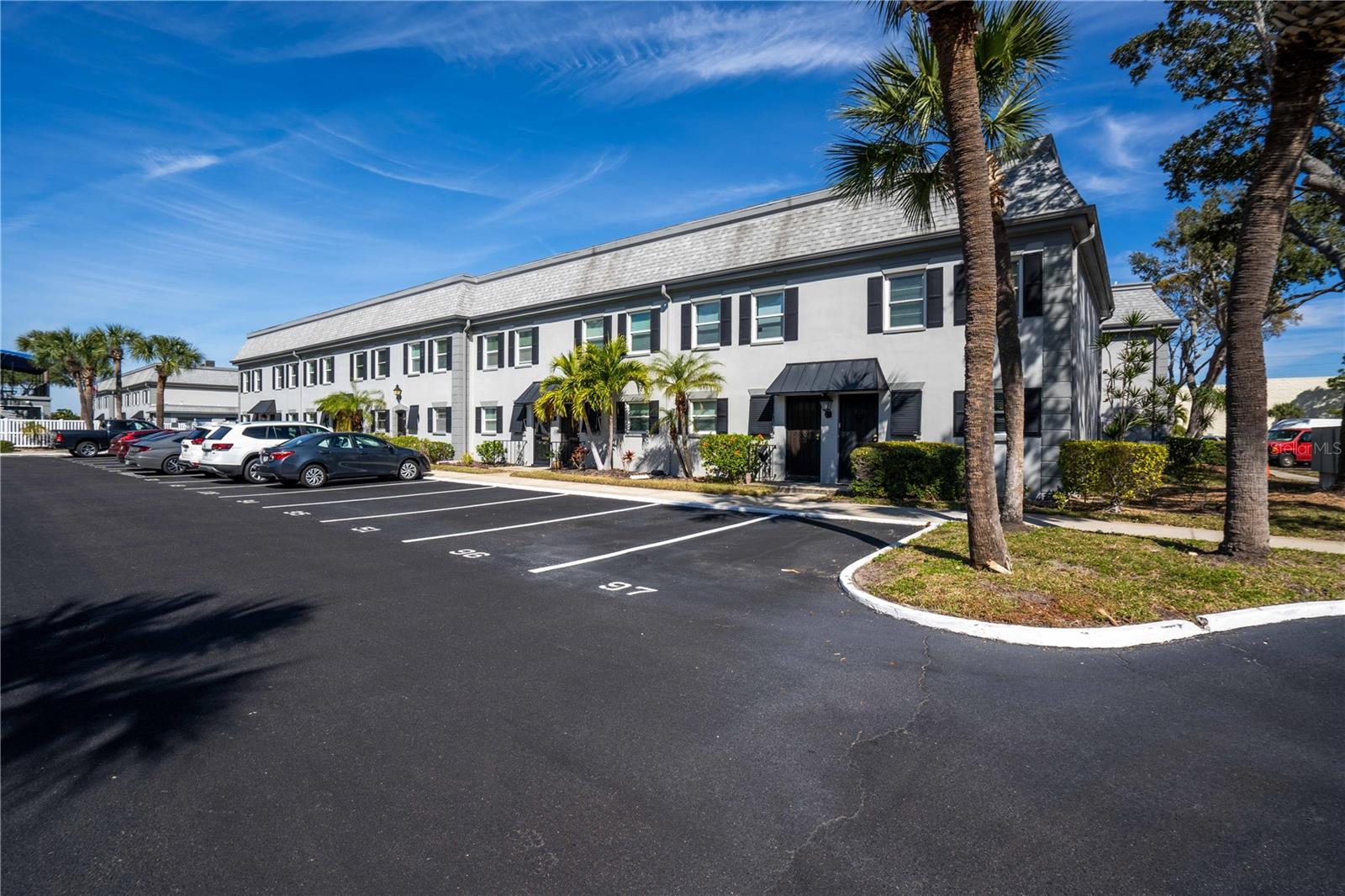 Image 33 of 41 For 6927 Place De La Paix  6927