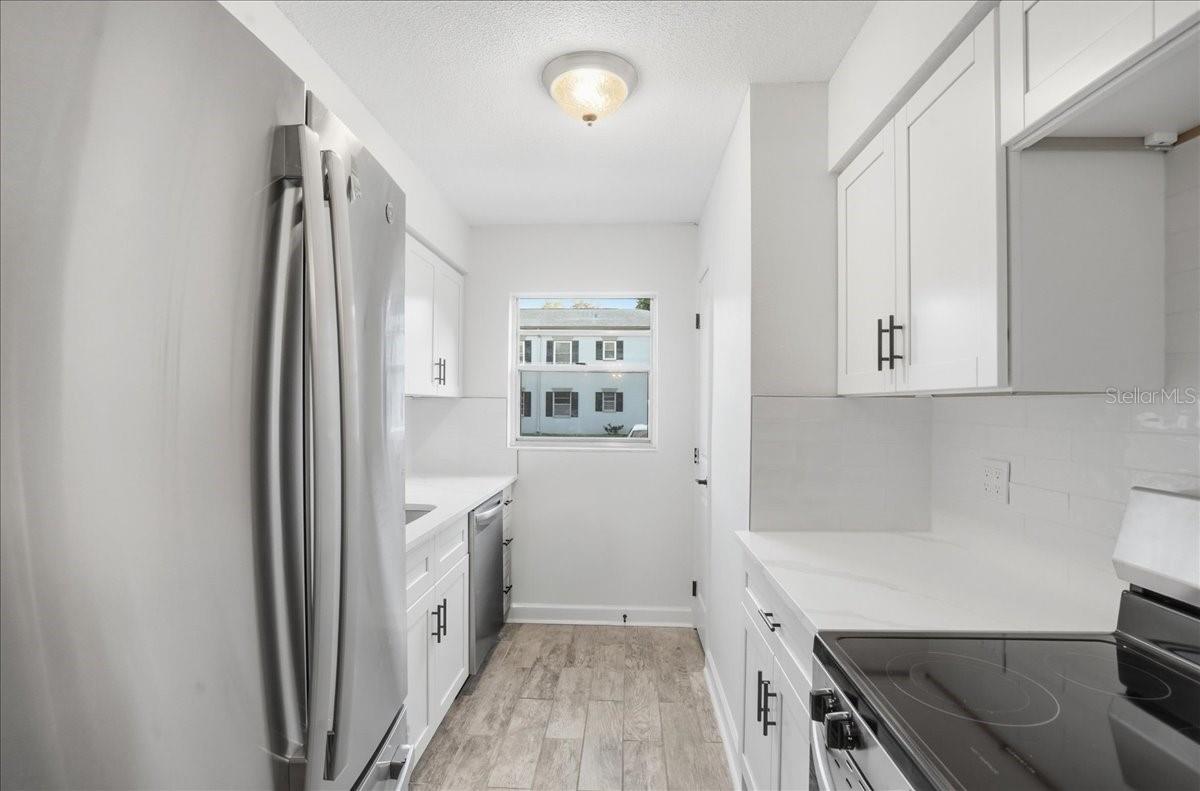 Image 9 of 41 For 6927 Place De La Paix  6927