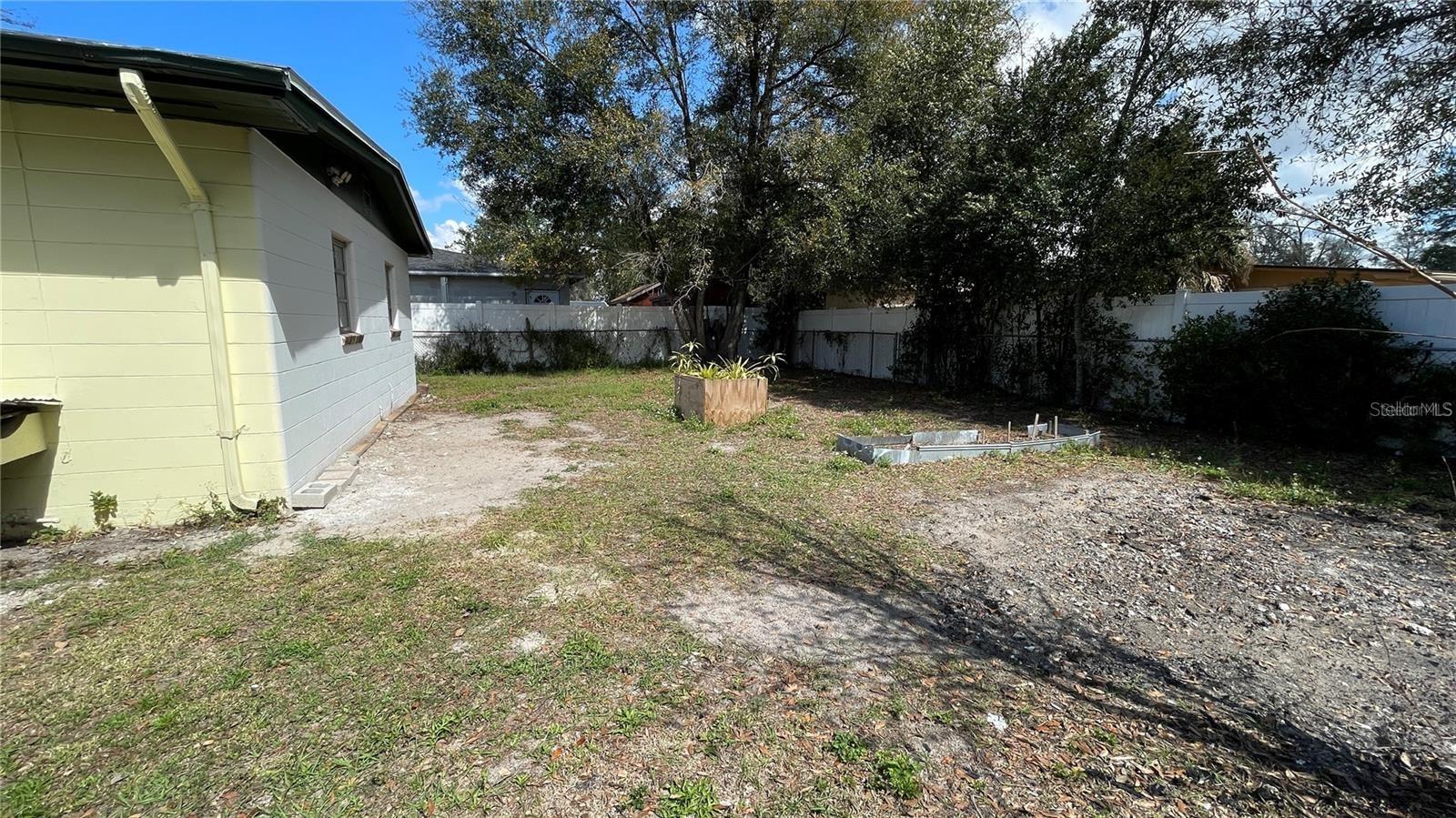 Image 19 of 24 For 10705 Dixon Avenue