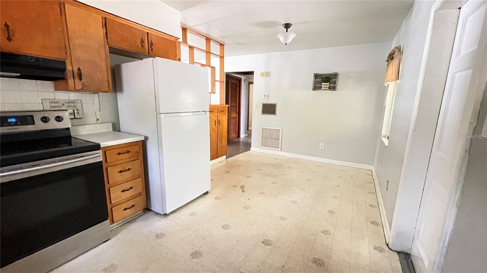 Image 7 of 24 For 10705 Dixon Avenue