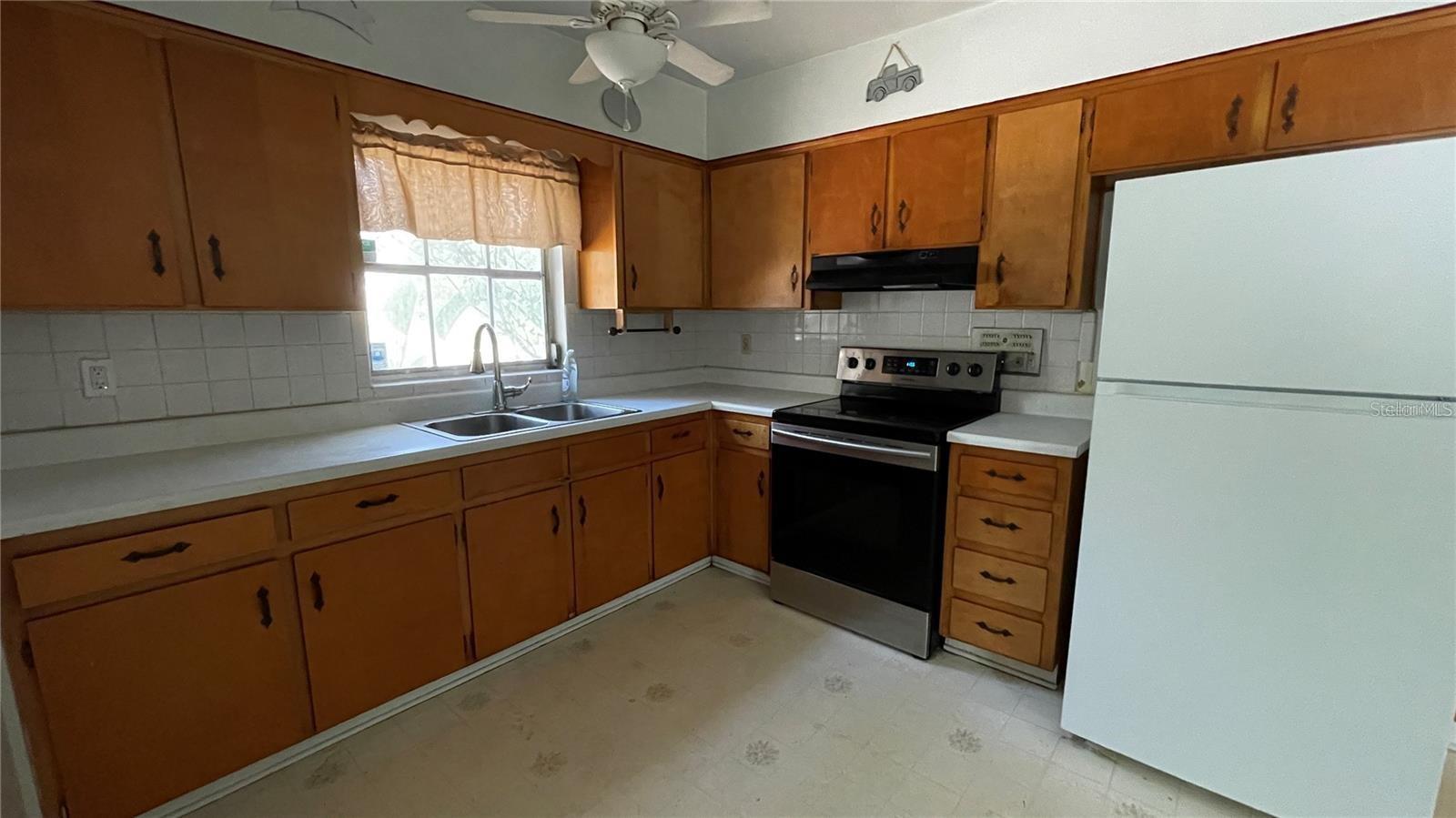 Image 8 of 24 For 10705 Dixon Avenue