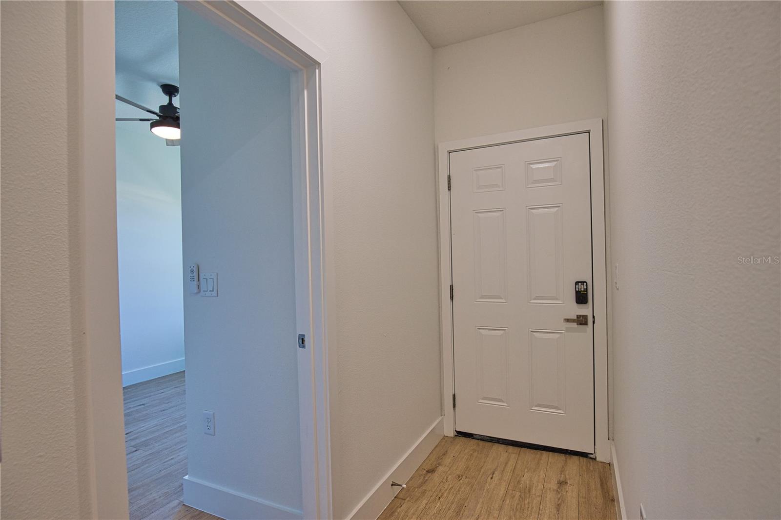 Image 11 of 44 For 289 Boundary Blvd 203