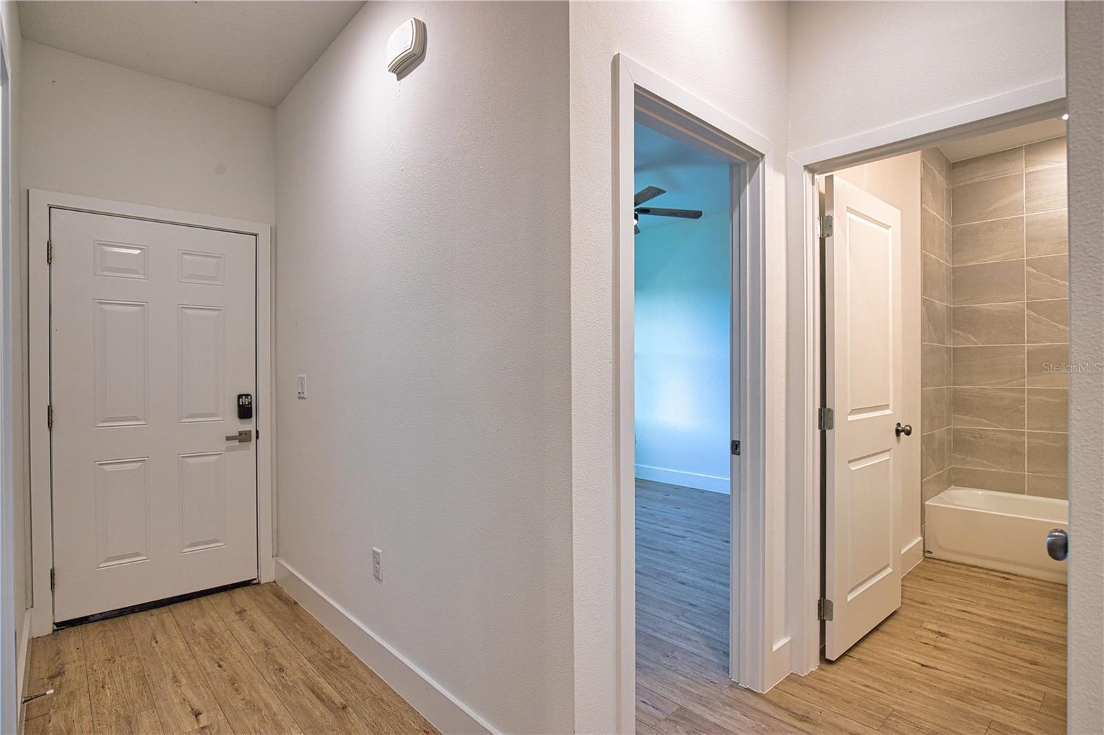 Image 12 of 44 For 289 Boundary Blvd 203