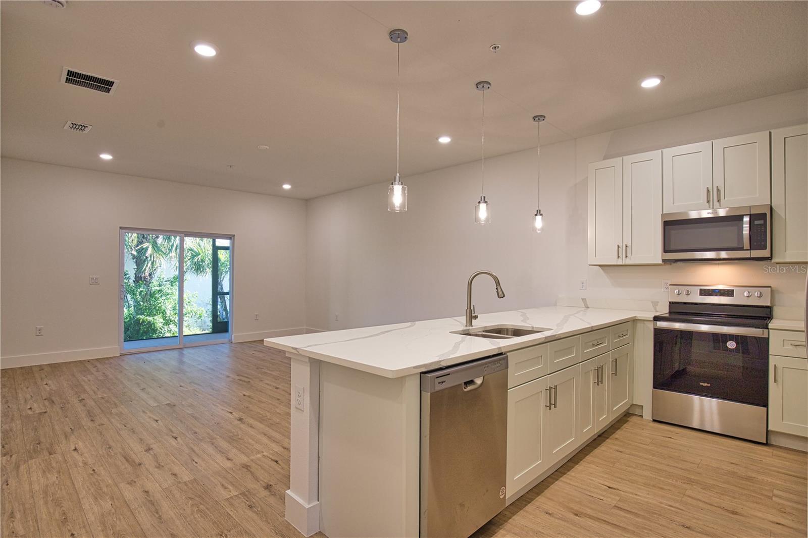 Image 13 of 44 For 289 Boundary Blvd 203