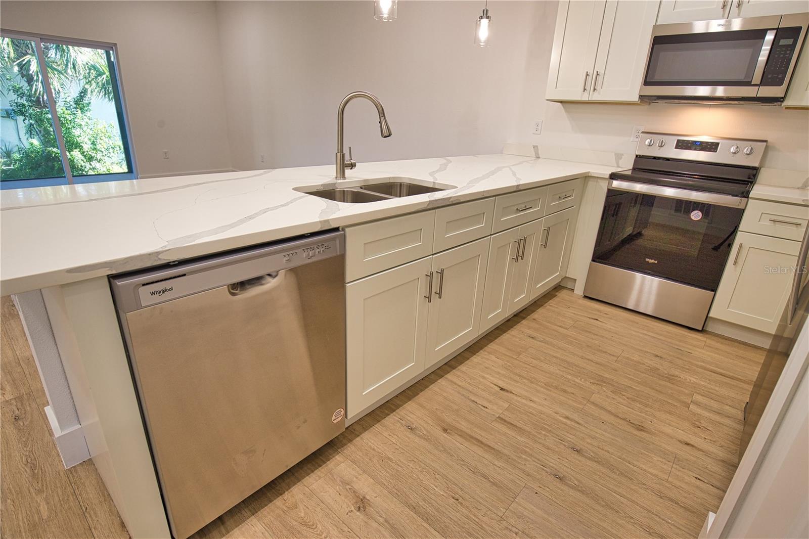 Image 14 of 44 For 289 Boundary Blvd 203